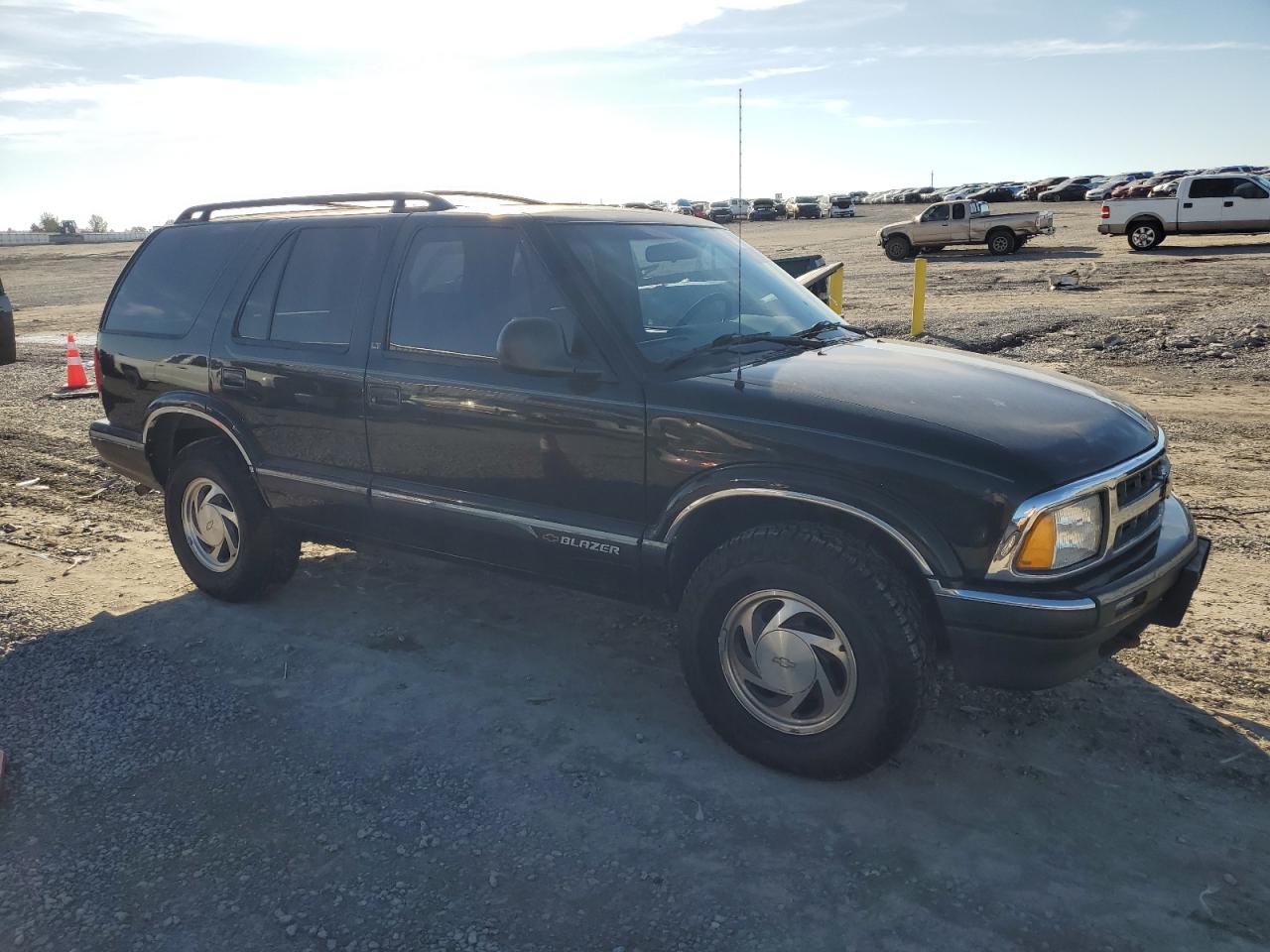 1995 Chevrolet Blazer Black vin: 1GNDT13W2S2190834