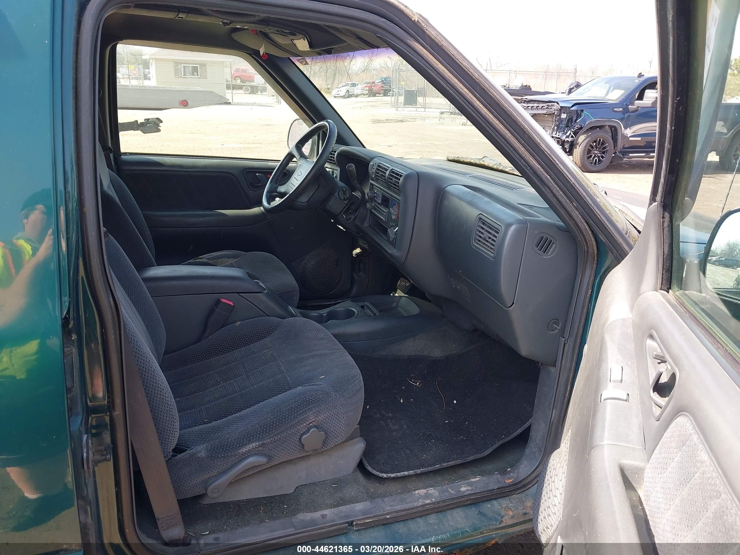 1996 Chevrolet Blazer   Green vin: 1GNDT13W2T2140372