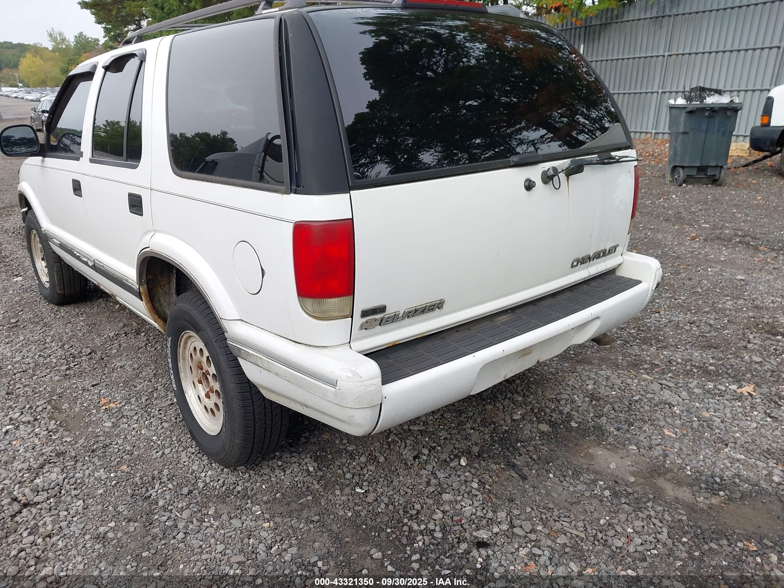 1997 Chevrolet Blazer Ls White vin: 1GNDT13W2V2176484