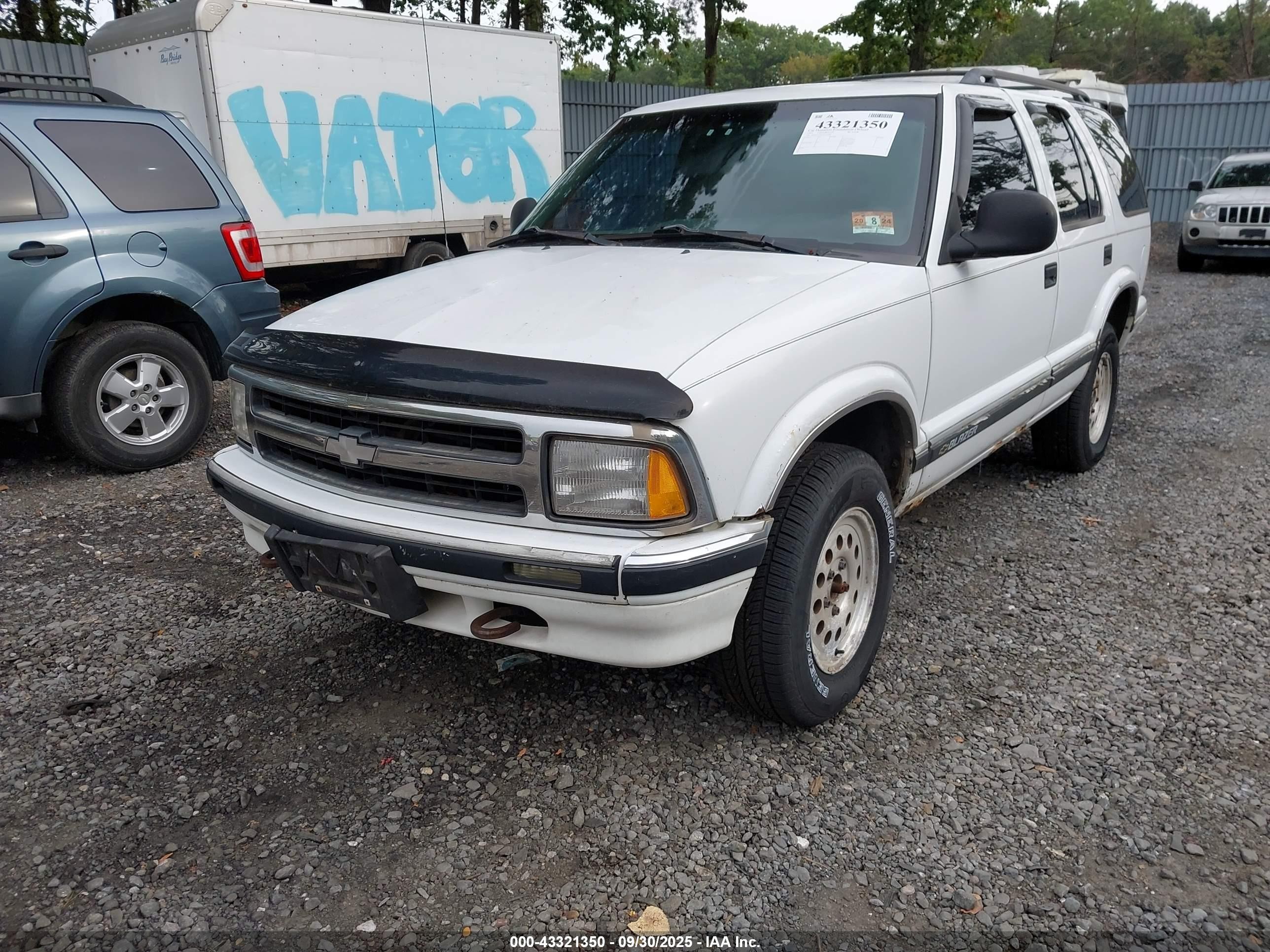 1997 Chevrolet Blazer Ls White vin: 1GNDT13W2V2176484