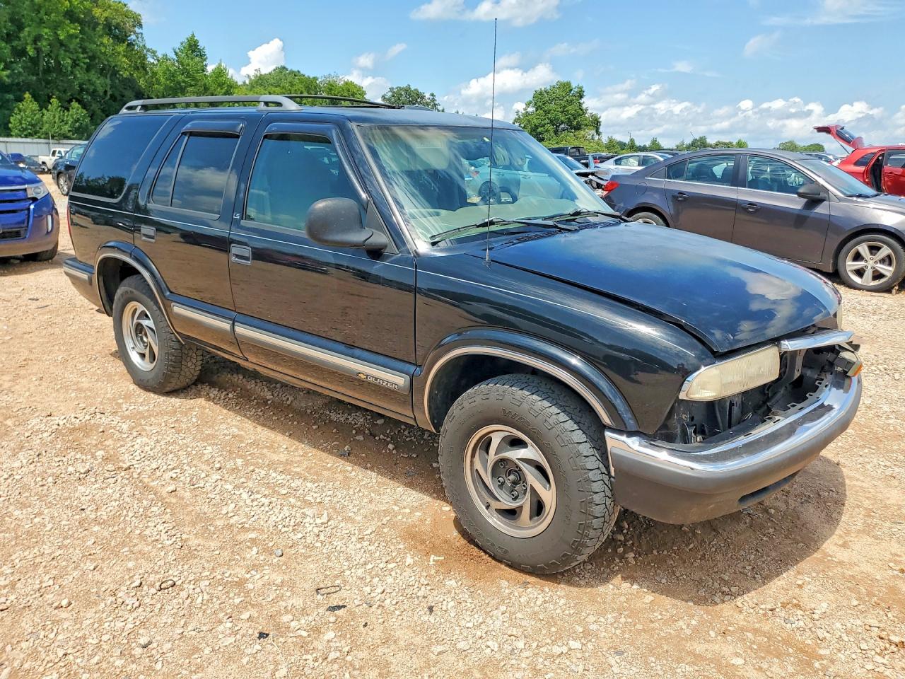 1998 Chevrolet Blazer Черный vin: 1GNDT13W2W2234529