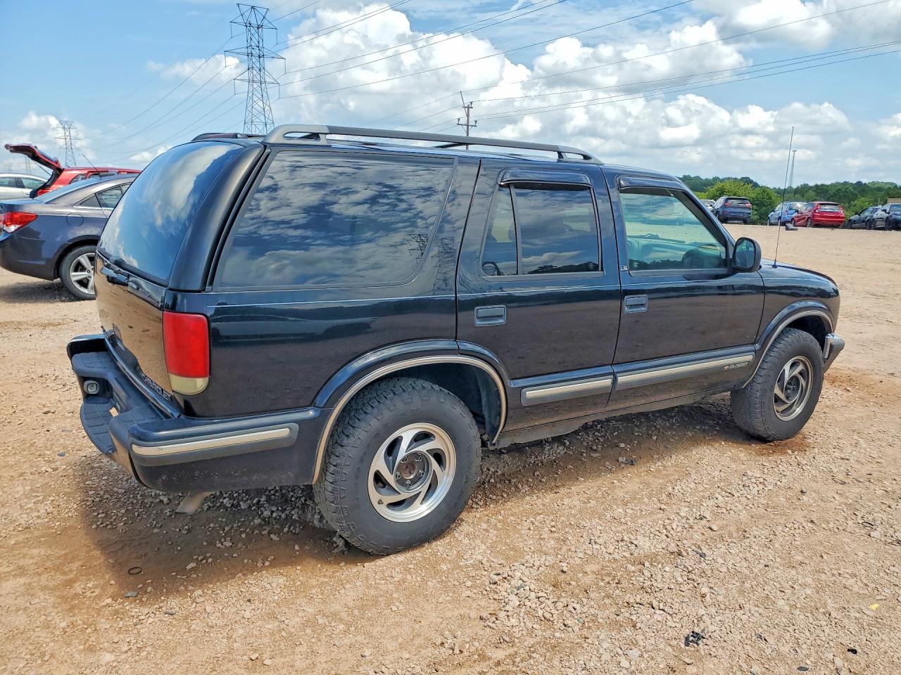 1998 Chevrolet Blazer Черный vin: 1GNDT13W2W2234529