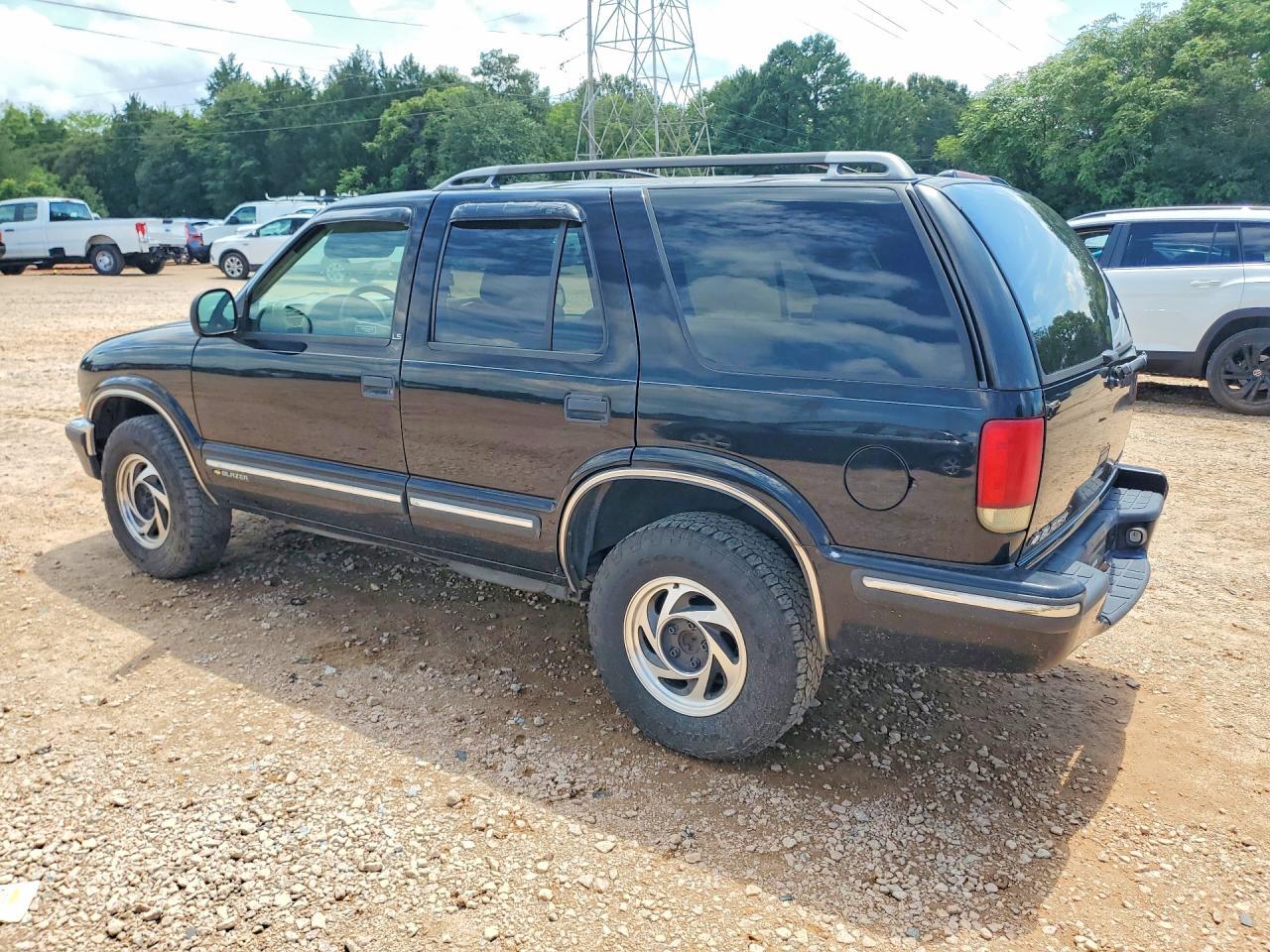 1998 Chevrolet Blazer Черный vin: 1GNDT13W2W2234529