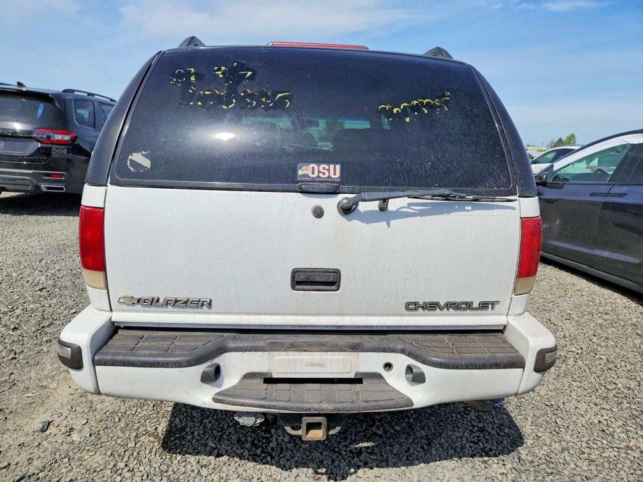 1999 Chev Blazer Белый vin: 1GNDT13W2X2213147