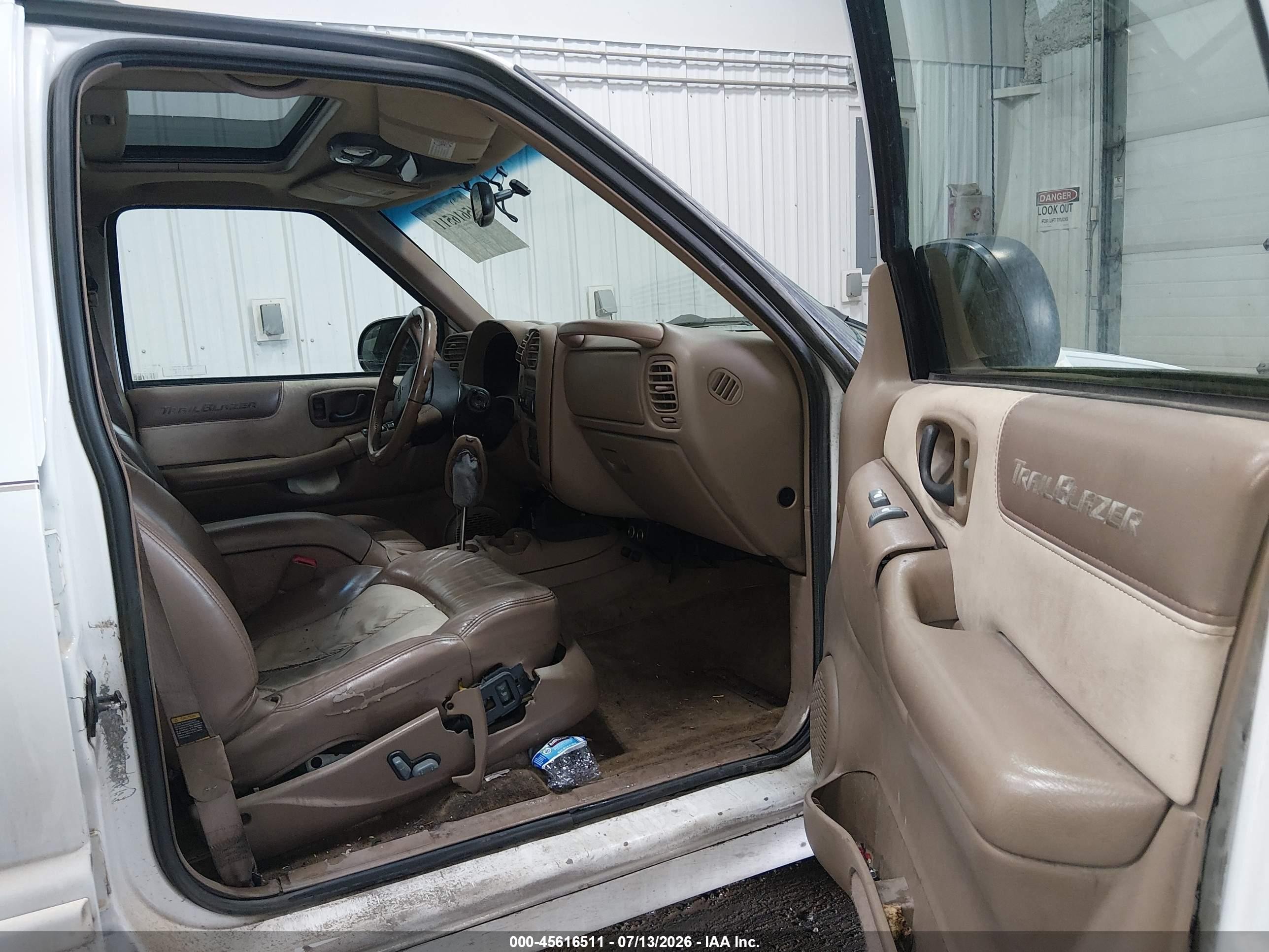 1999 Chevrolet Blazer Trailblazer White vin: 1GNDT13W2X2233060