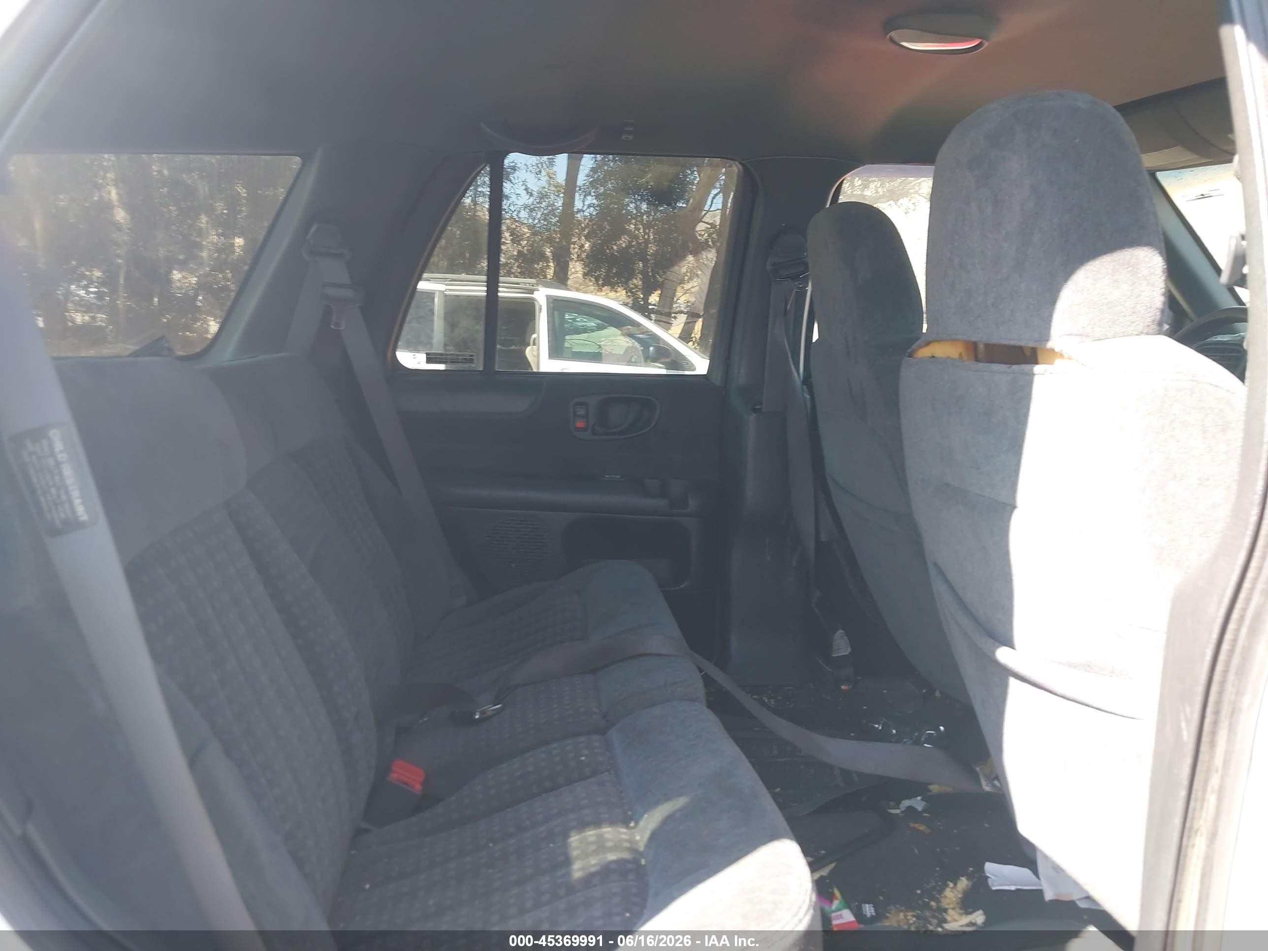 1999 Chevrolet Blazer   White vin: 1GNDT13W2XK237237