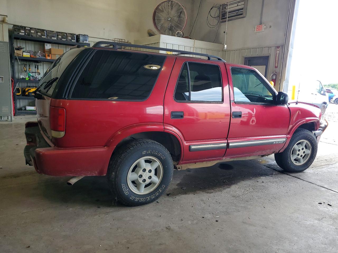 2000 Chevrolet Blazer Red vin: 1GNDT13W2Y2341941