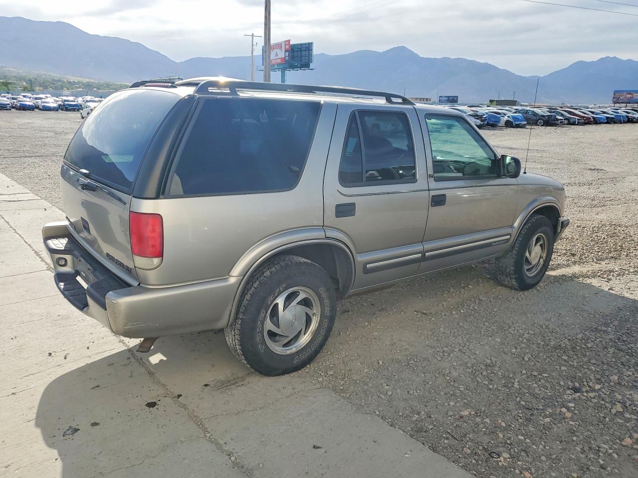 2000 Chevrolet Blazer Silver vin: 1GNDT13W2Y2400874