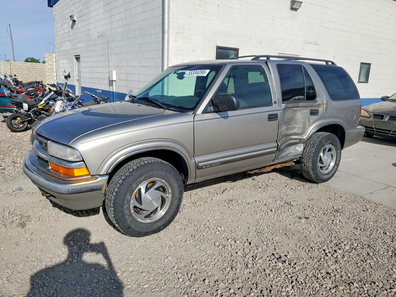 2000 Chevrolet Blazer Silver vin: 1GNDT13W2Y2400874