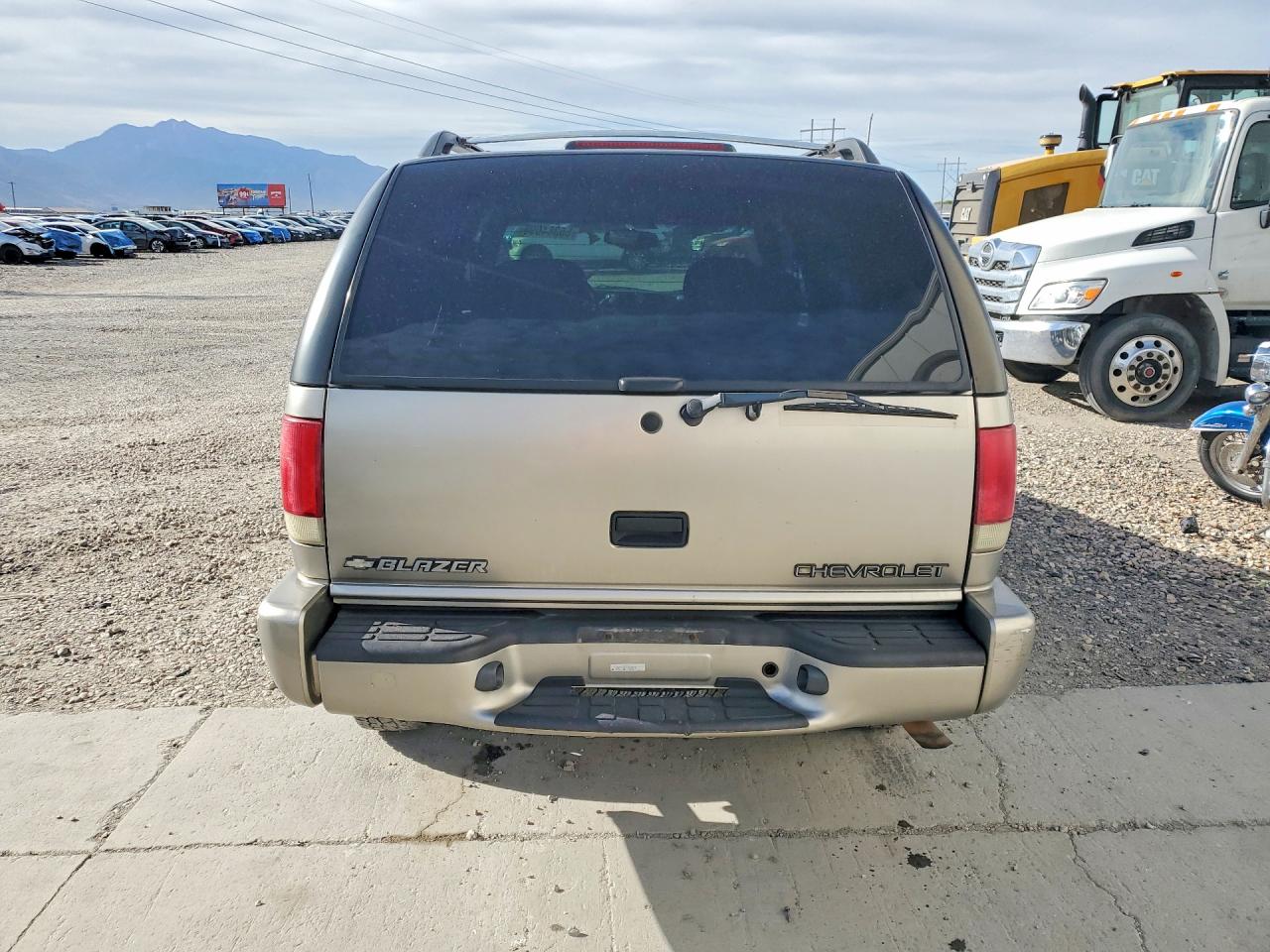 2000 Chevrolet Blazer Silver vin: 1GNDT13W2Y2400874
