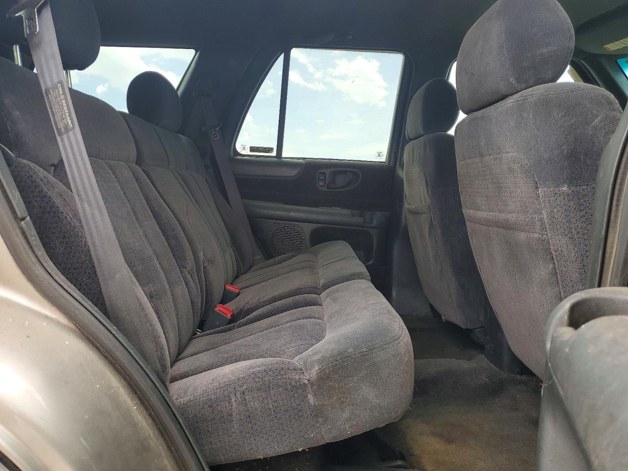 2000 Chevrolet Blazer Silver vin: 1GNDT13W2Y2401541