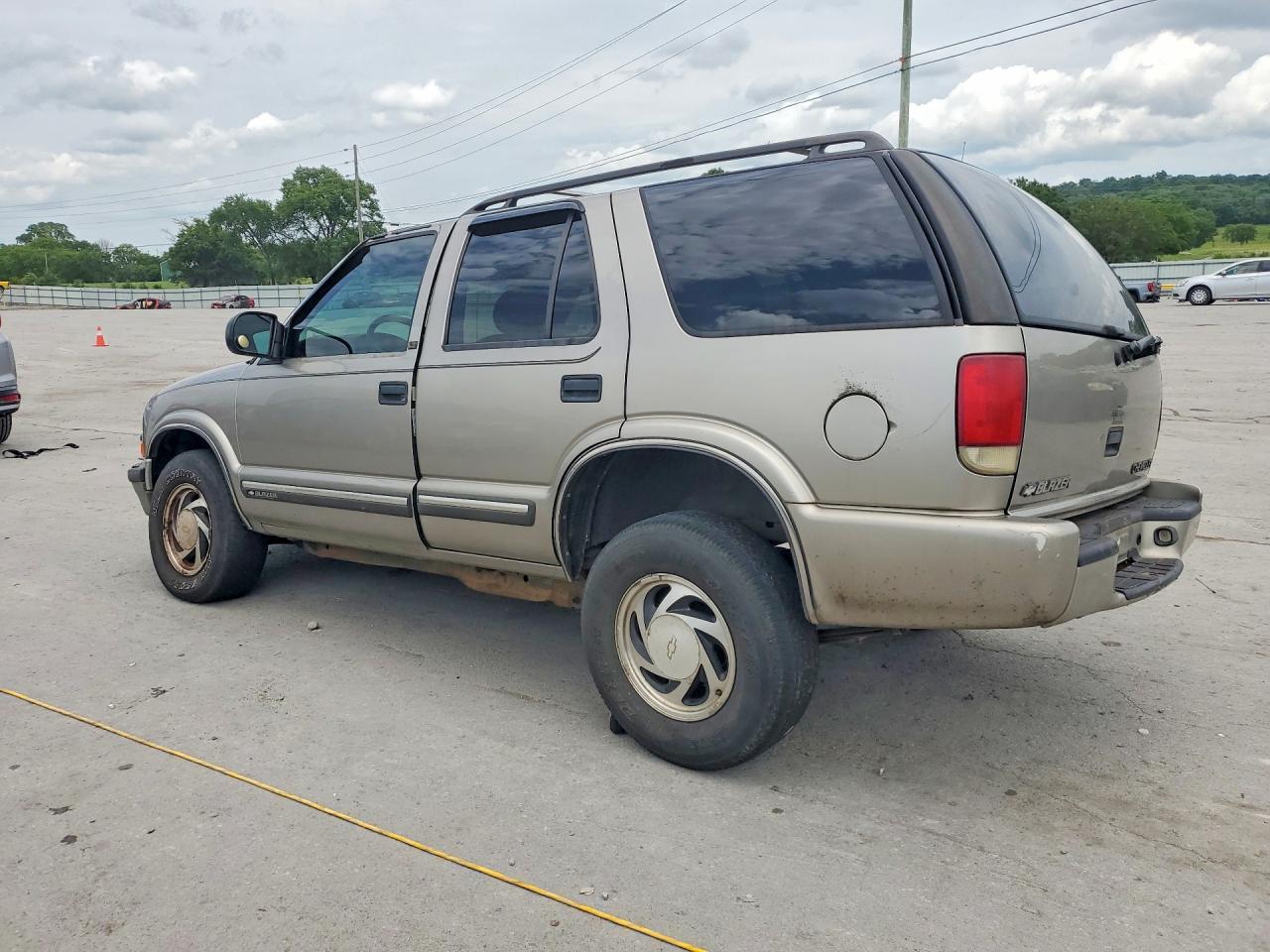 2000 Chevrolet Blazer Silver vin: 1GNDT13W2Y2401541