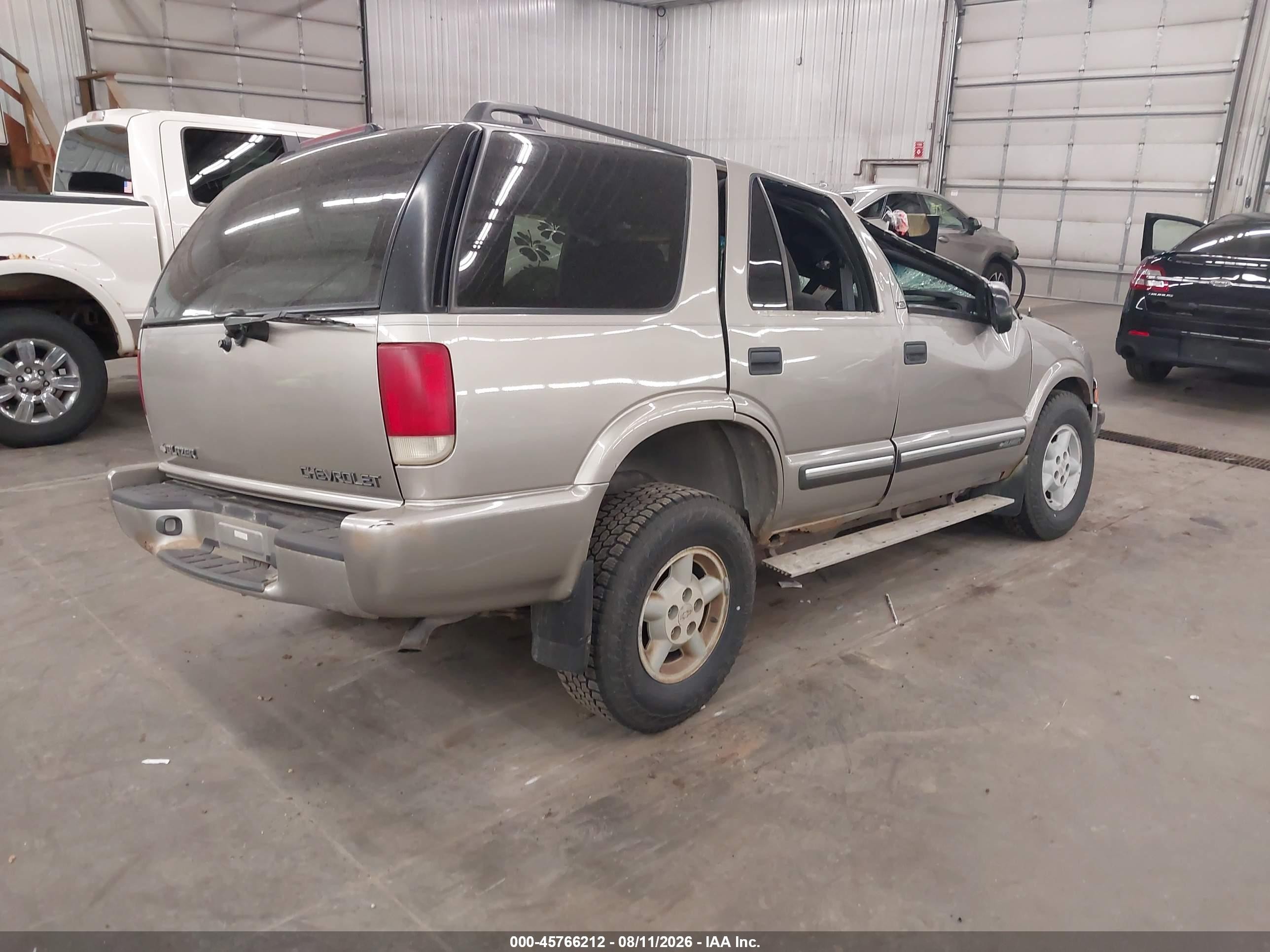 2001 Chevrolet Blazer Ls Gray vin: 1GNDT13W31K185186