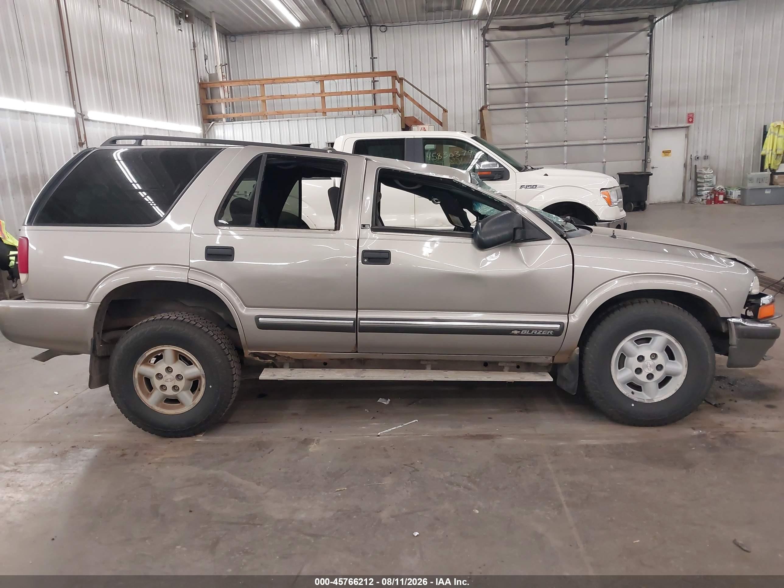 2001 Chevrolet Blazer Ls Gray vin: 1GNDT13W31K185186