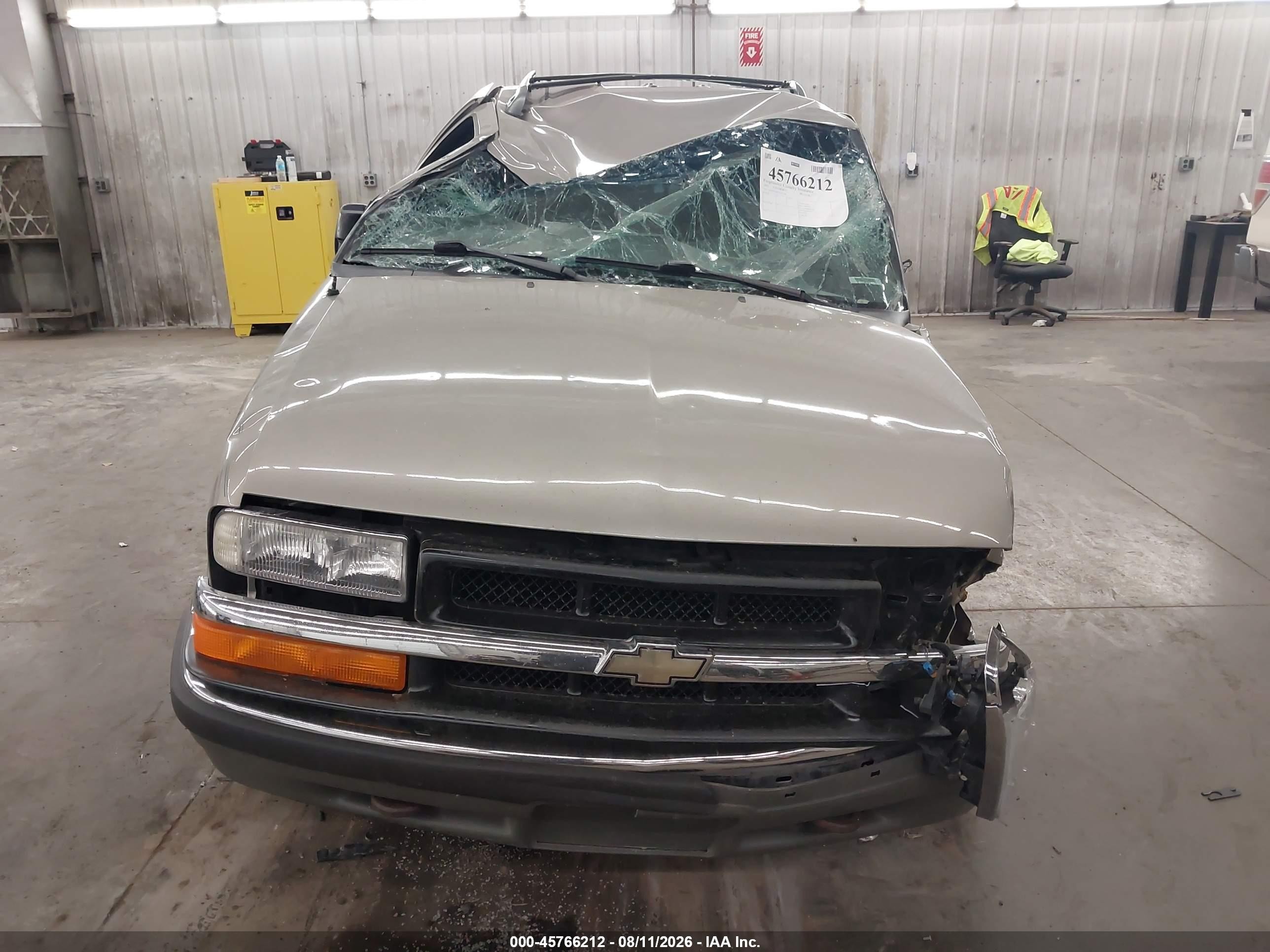 2001 Chevrolet Blazer Ls Gray vin: 1GNDT13W31K185186