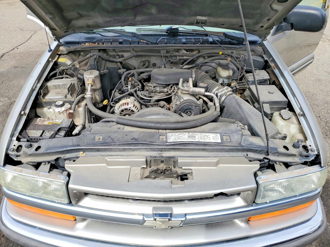2001 Chevrolet Blazer Silver vin: 1GNDT13W31K204271