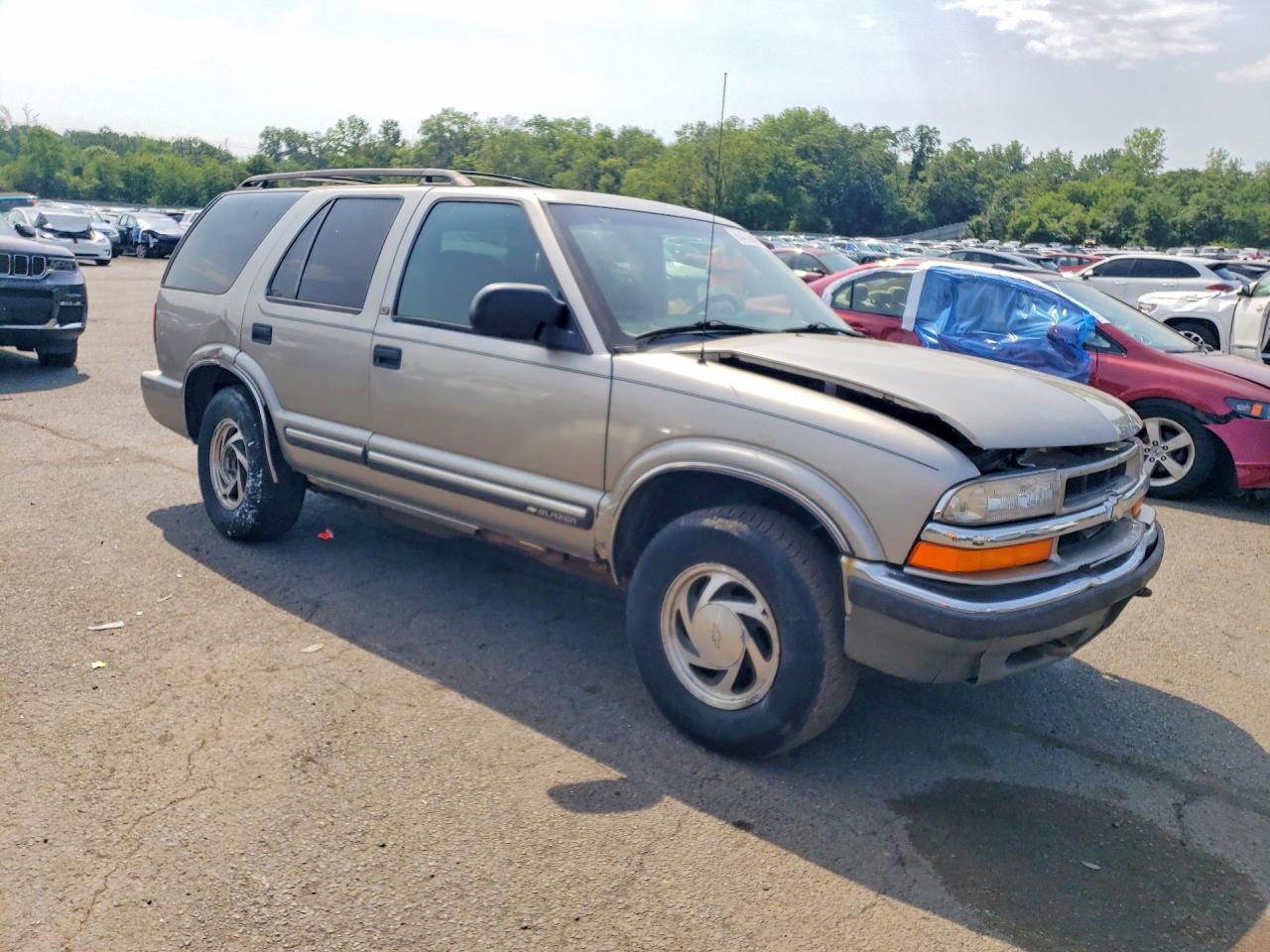 2000 Chevrolet Blazer Beige vin: 1GNDT13W3Y2220027