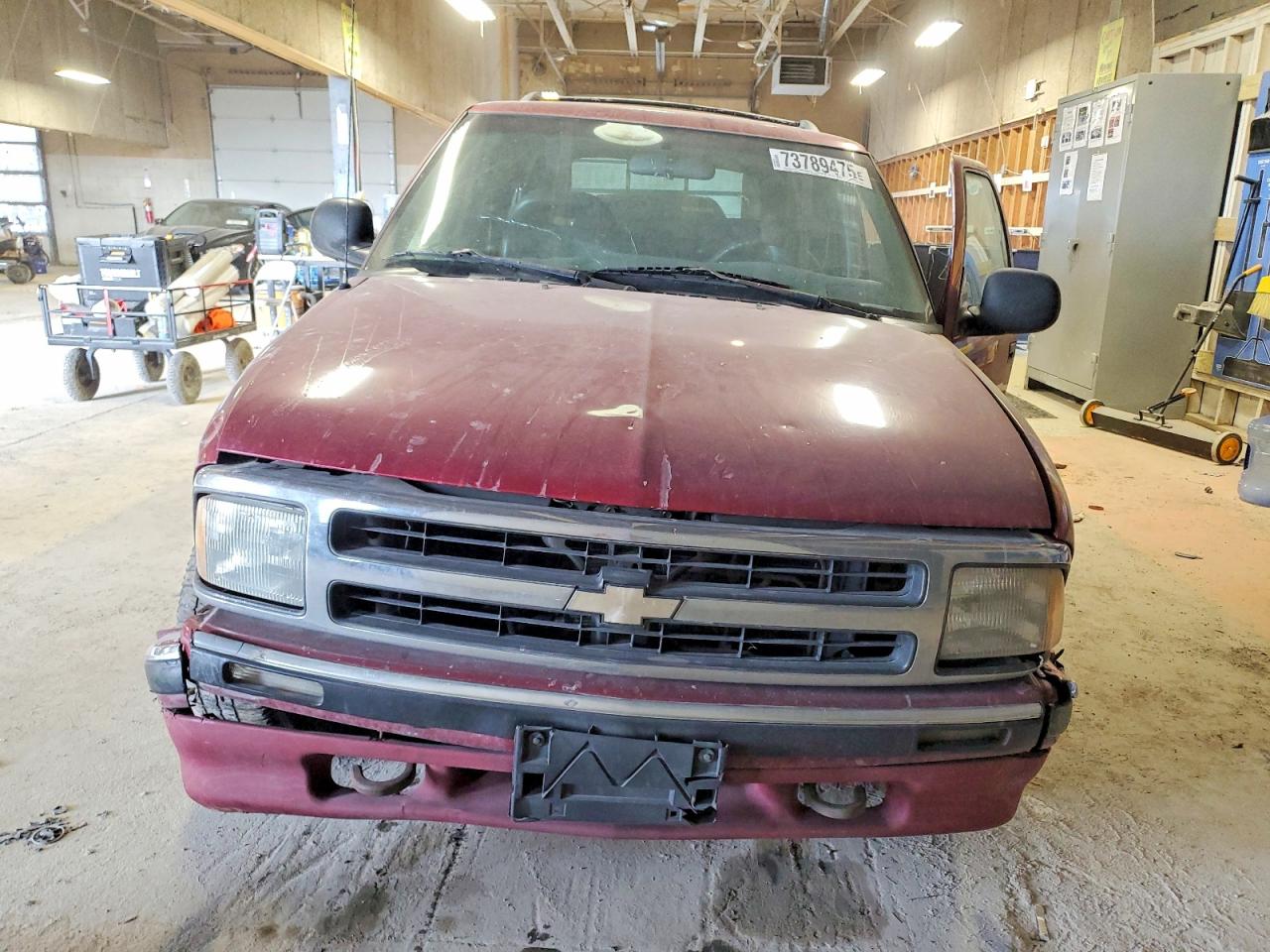 1996 Chevrolet Blazer Red vin: 1GNDT13W4T2124514