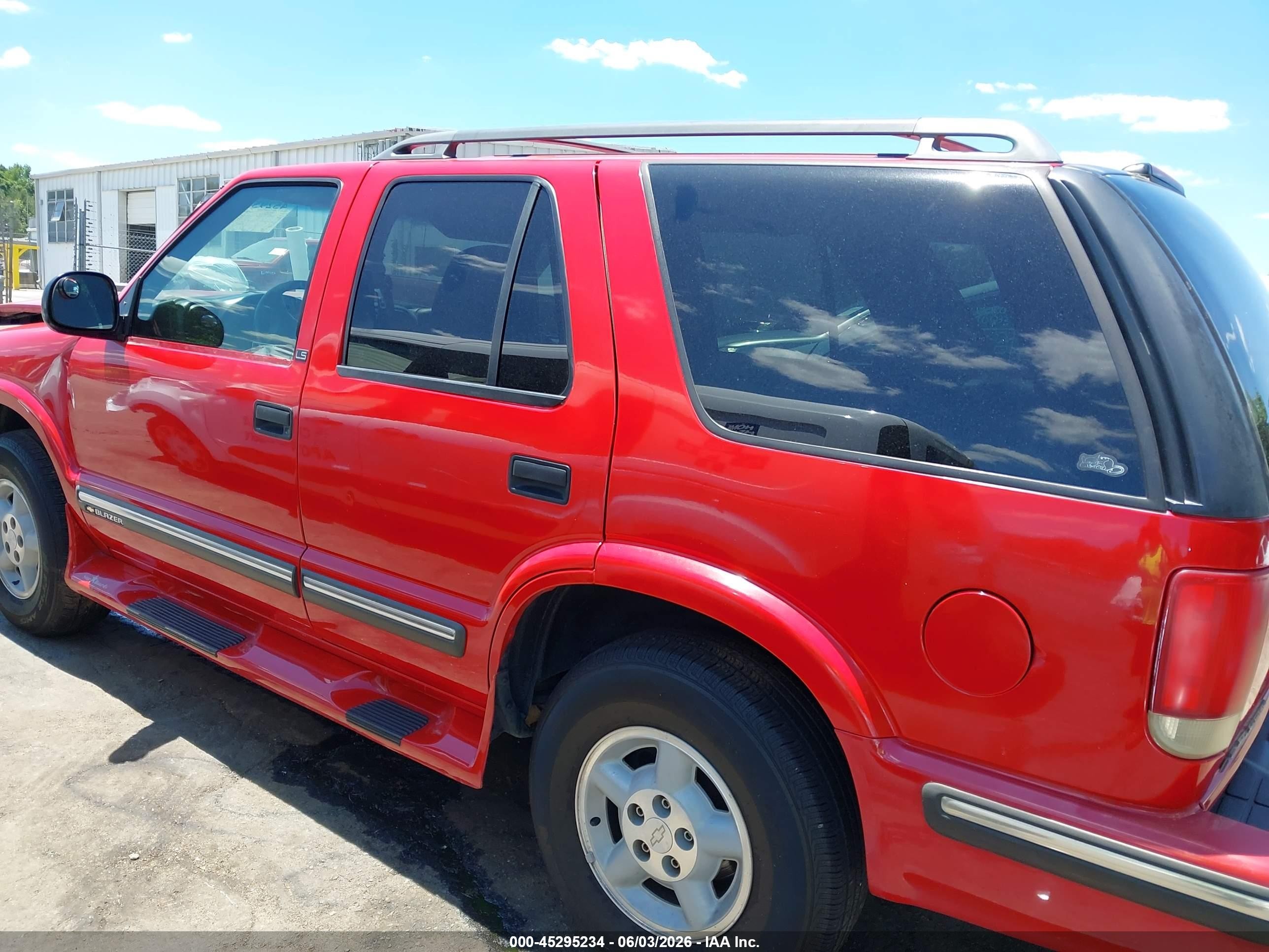 1998 Chevrolet Blazer Ls Красный vin: 1GNDT13W4W2201502