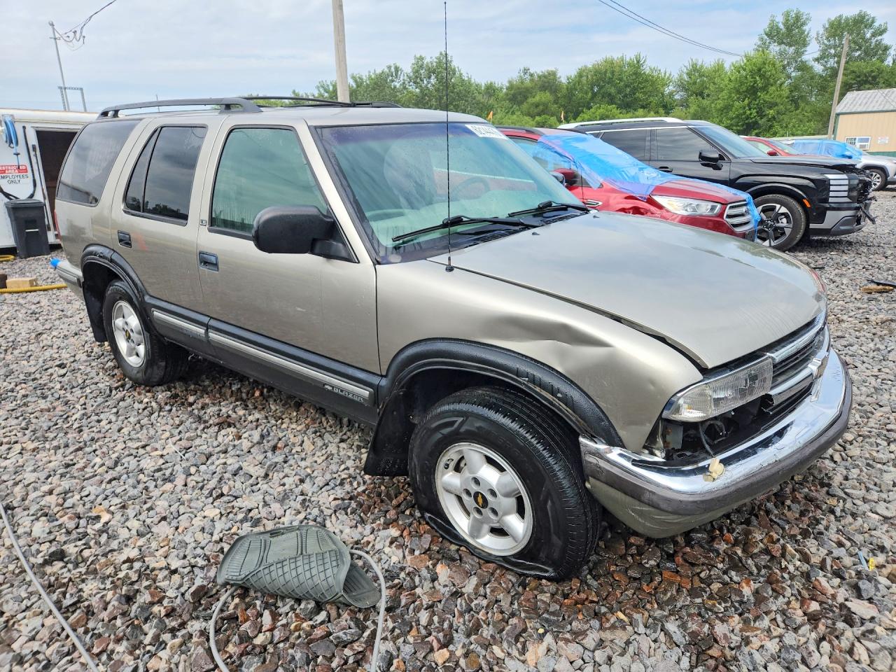 1999 Chevrolet Blazer Gold vin: 1GNDT13W4X2217426