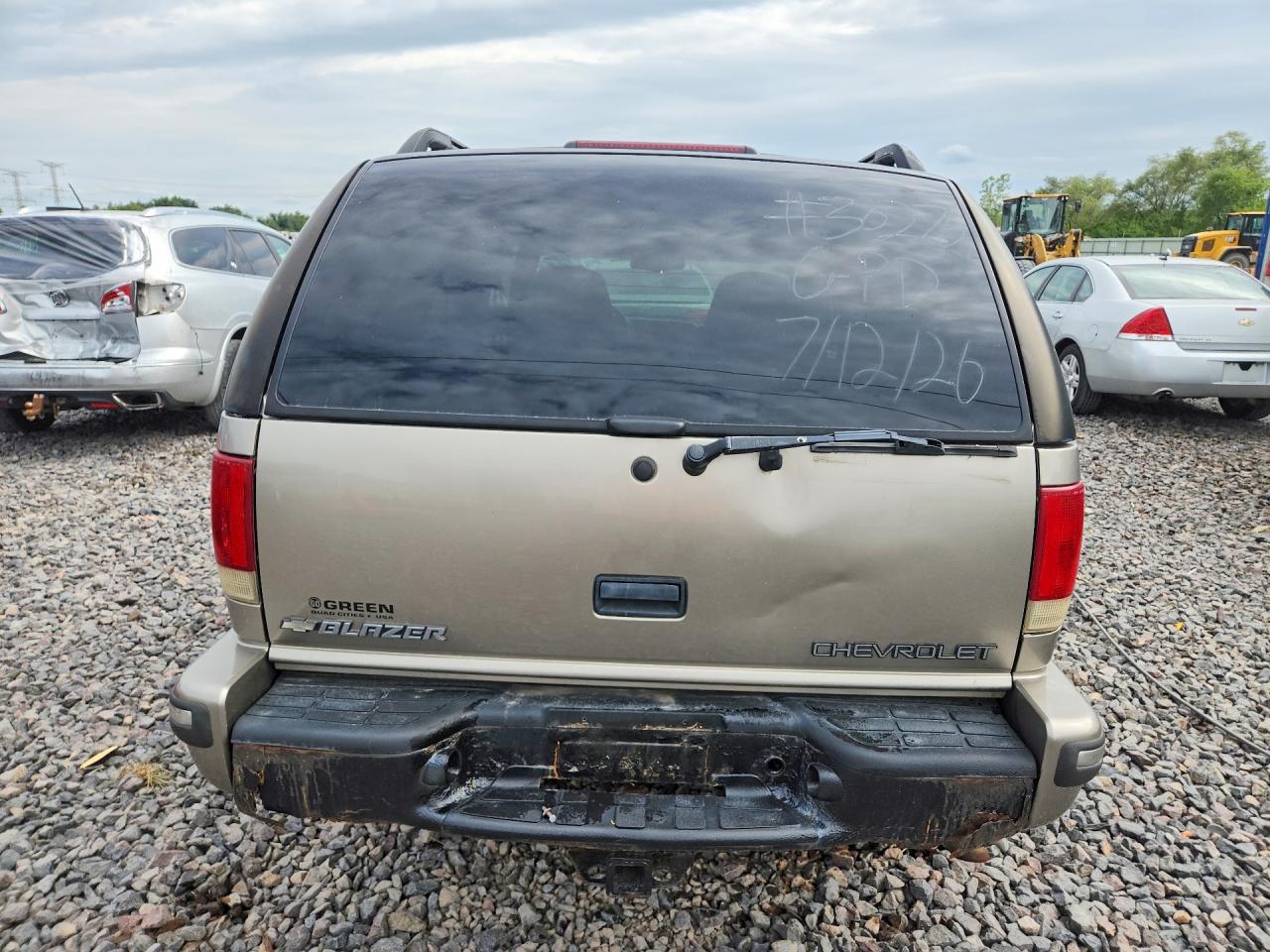 1999 Chevrolet Blazer Gold vin: 1GNDT13W4X2217426