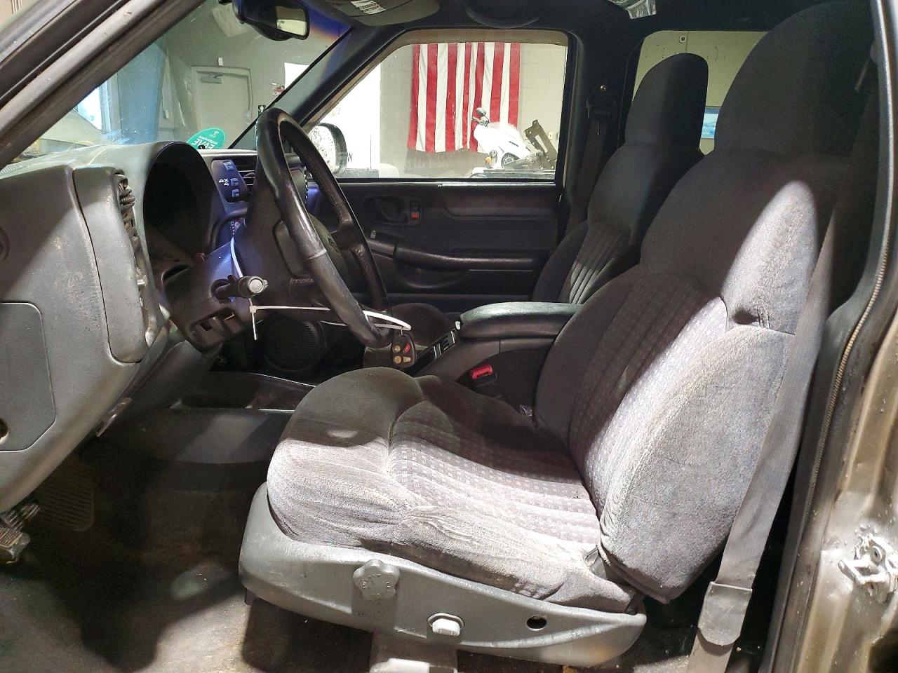 1999 Chevrolet Blazer Серебряный vin: 1GNDT13W4X2222738
