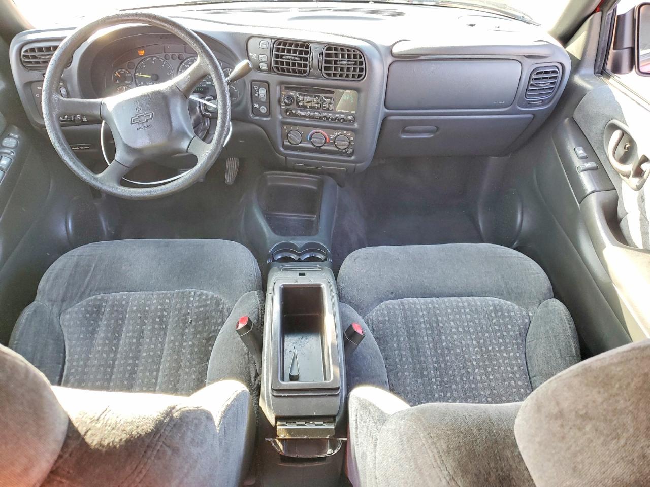 2000 Chevrolet Blazer Red vin: 1GNDT13W4Y2170089