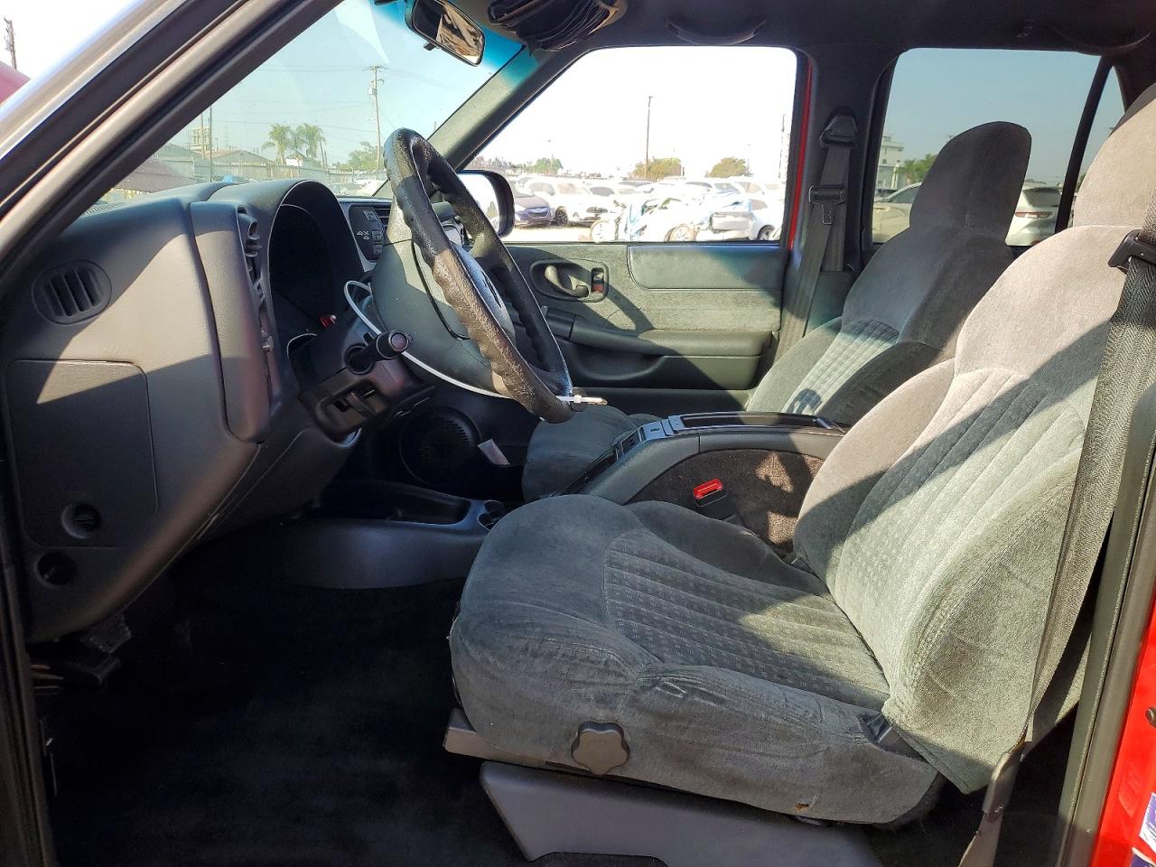 2000 Chevrolet Blazer Red vin: 1GNDT13W4Y2170089