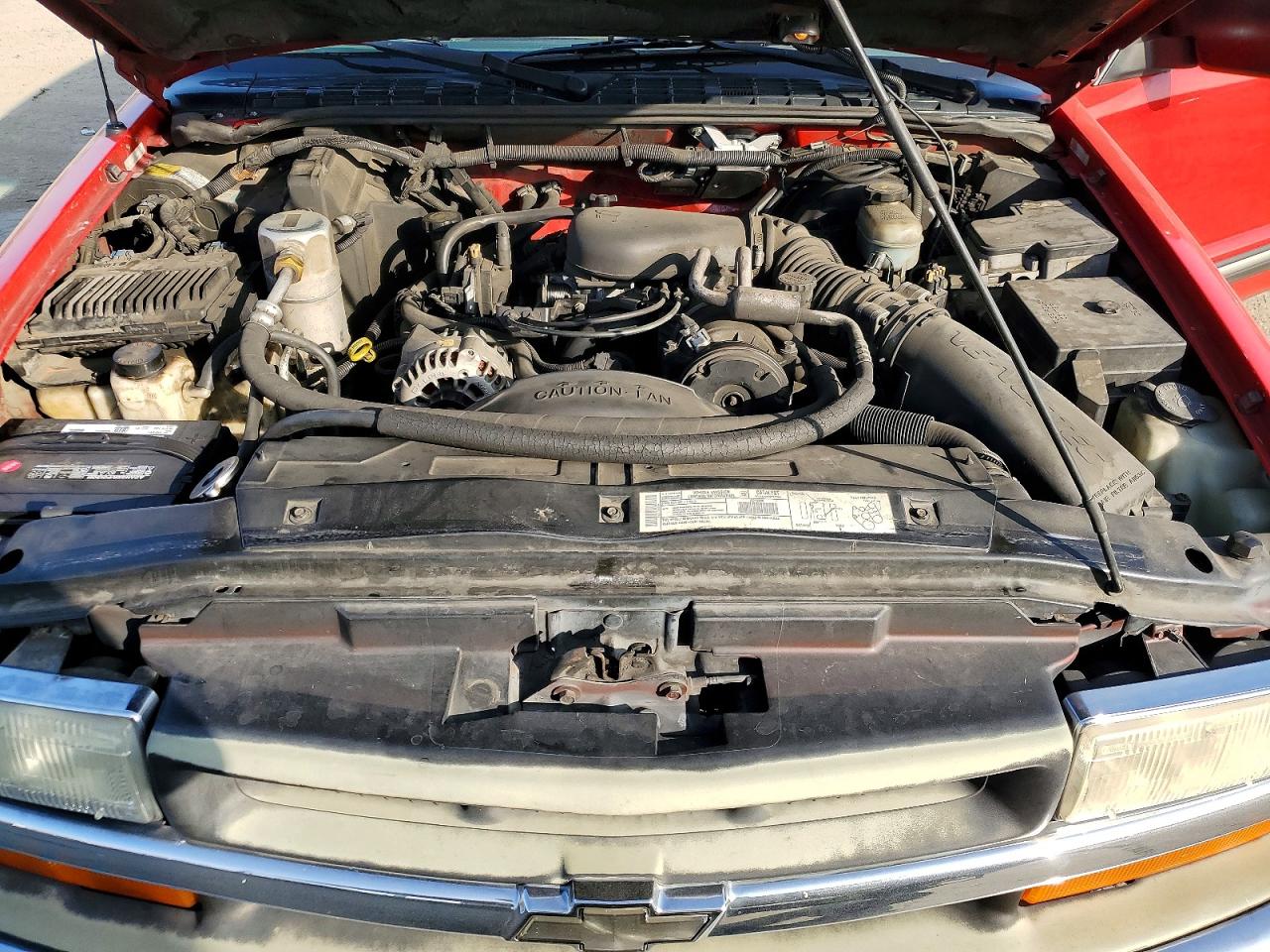 2000 Chevrolet Blazer Red vin: 1GNDT13W4Y2170089