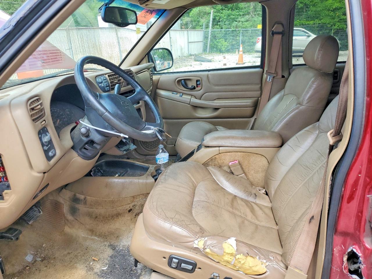 2002 Chevrolet Blazer Red vin: 1GNDT13W52K154281