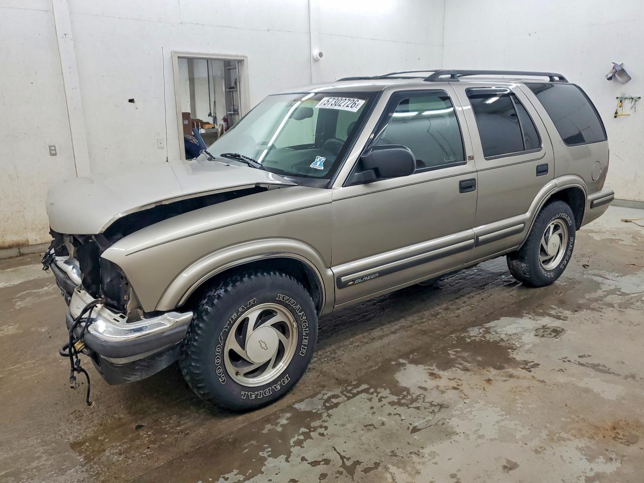 1999 Chevrolet Blazer Silver vin: 1GNDT13W5X2113771