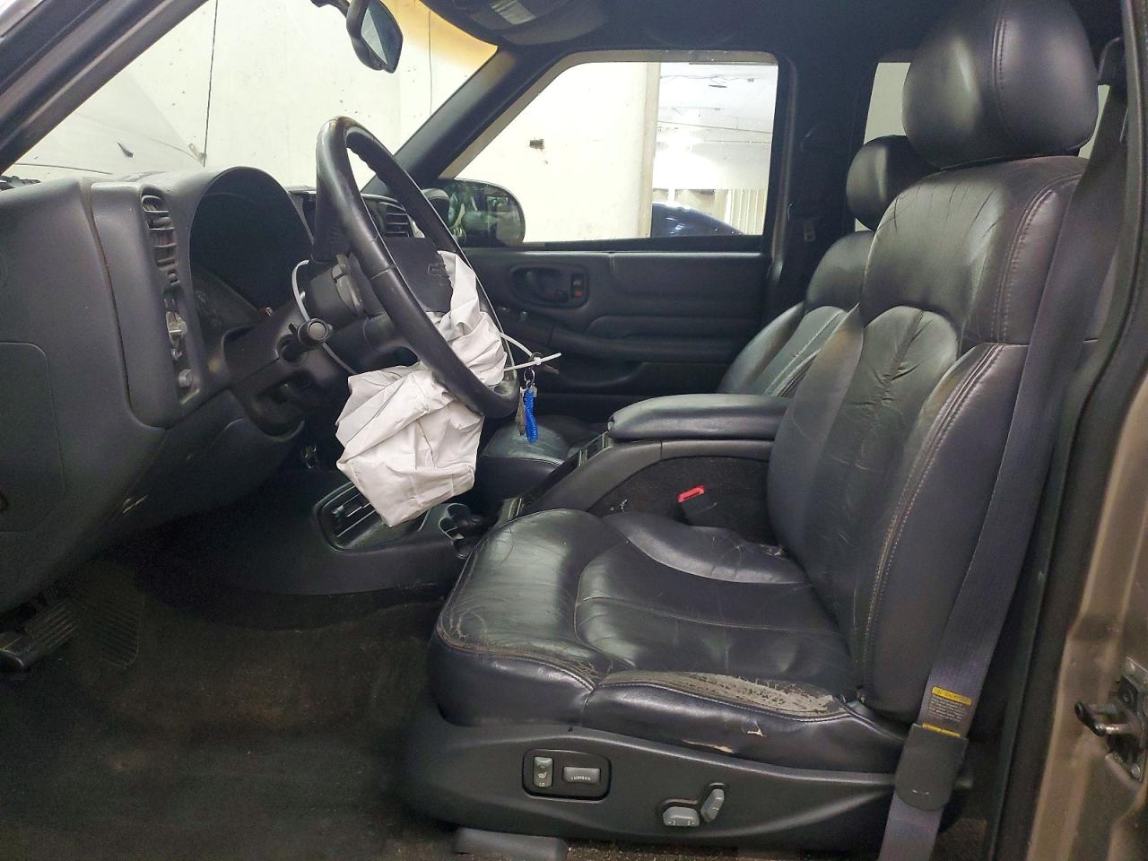 1999 Chevrolet Blazer Silver vin: 1GNDT13W5X2113771