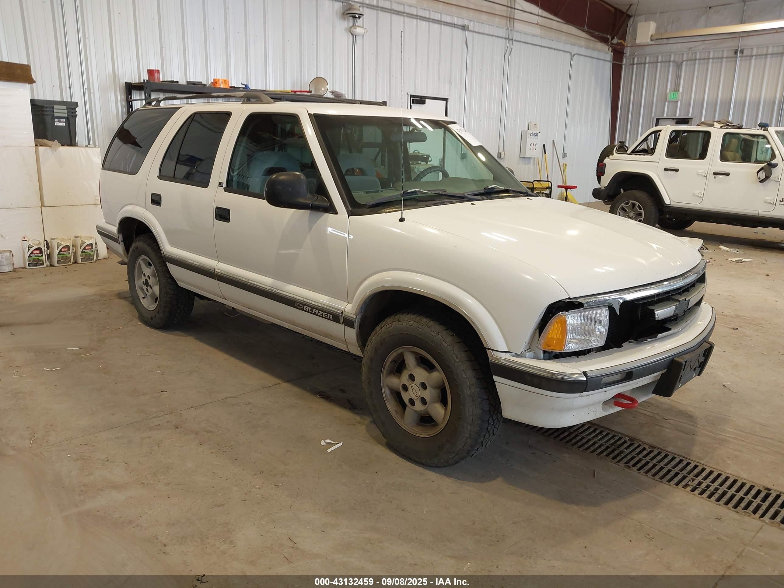 1997 Chevrolet Blazer Ls White vin: 1GNDT13W6V2114263