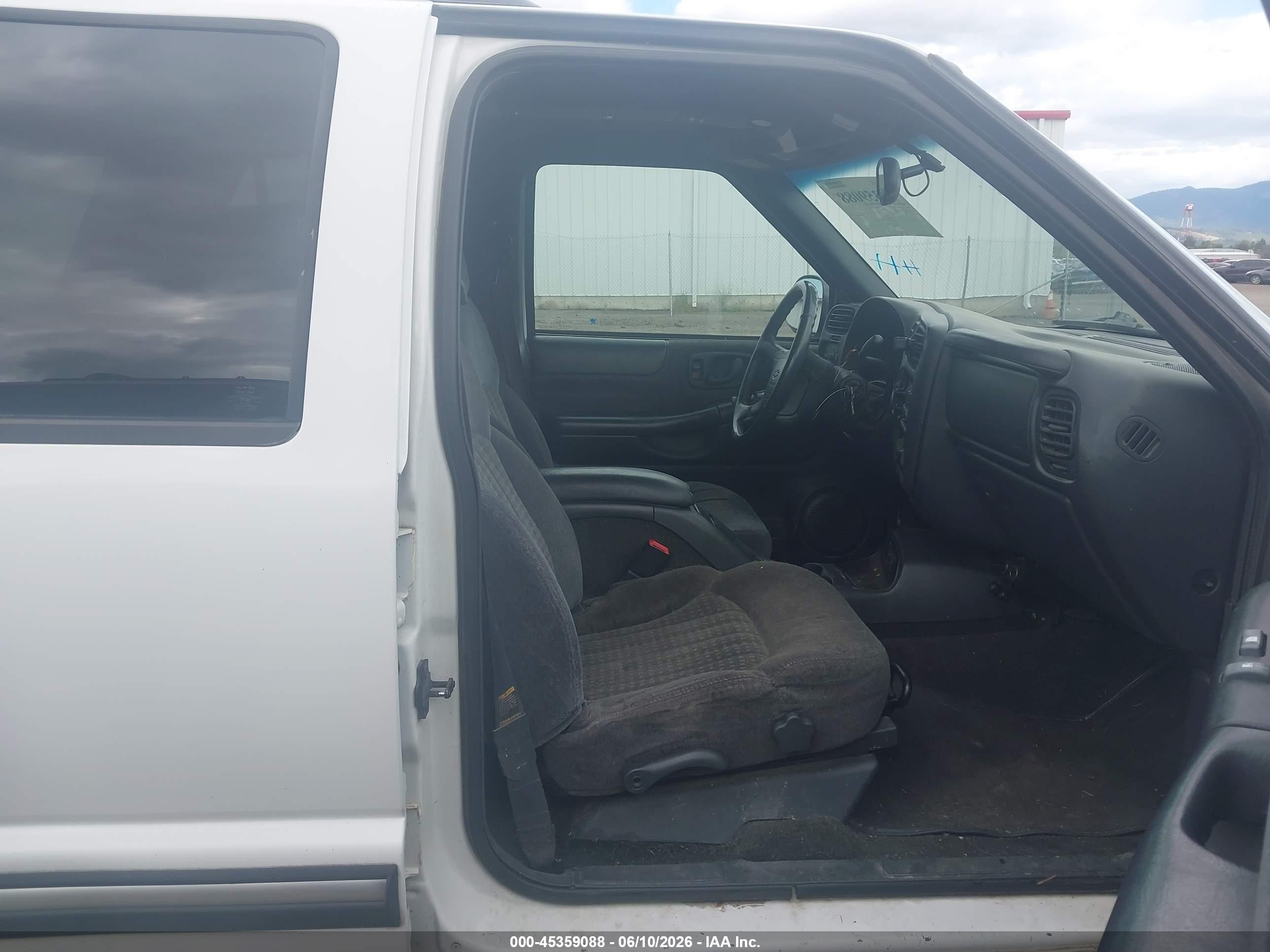 1998 Chevrolet Blazer Ls White vin: 1GNDT13W6W2190941