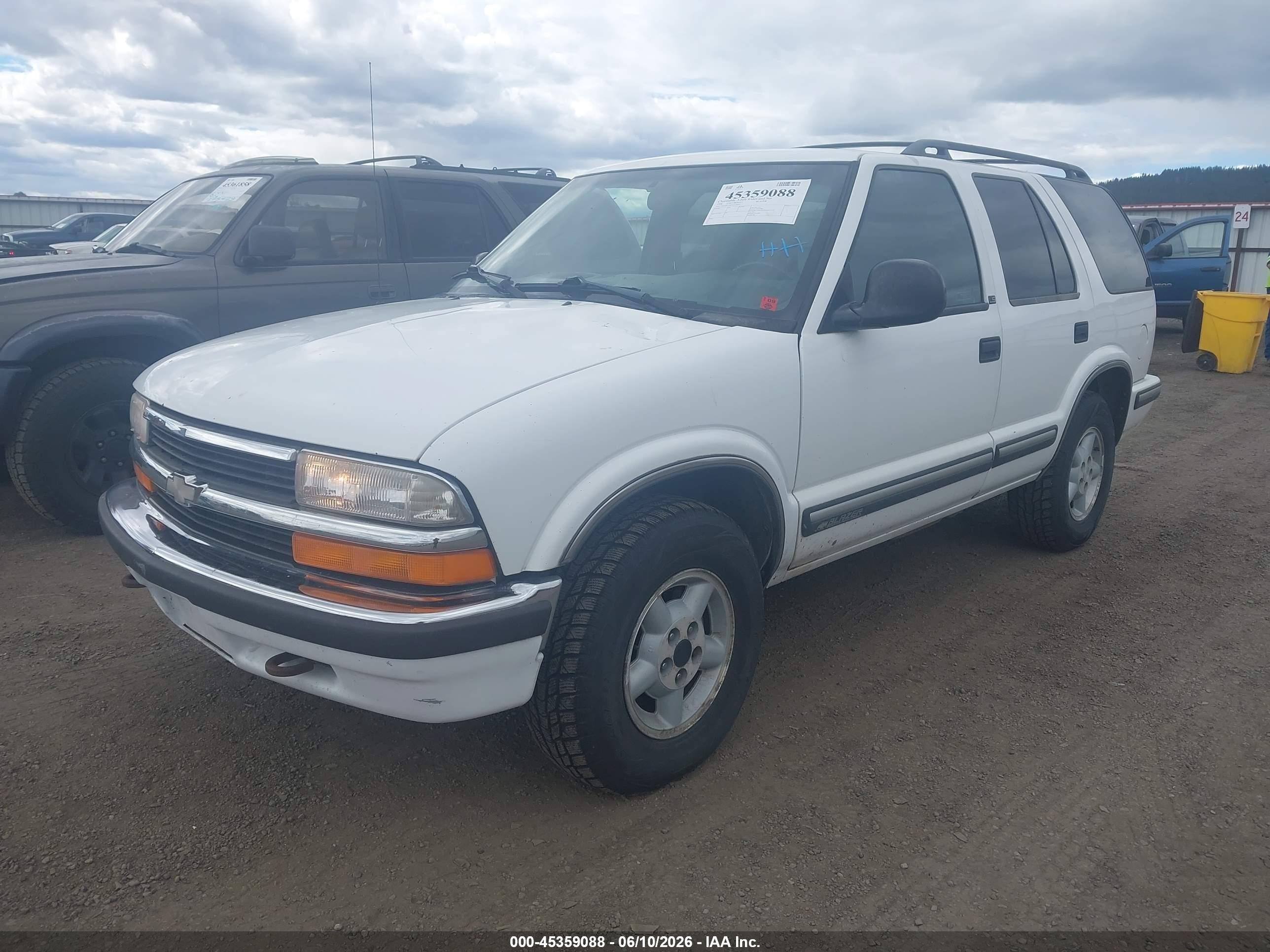 1998 Chevrolet Blazer Ls White vin: 1GNDT13W6W2190941
