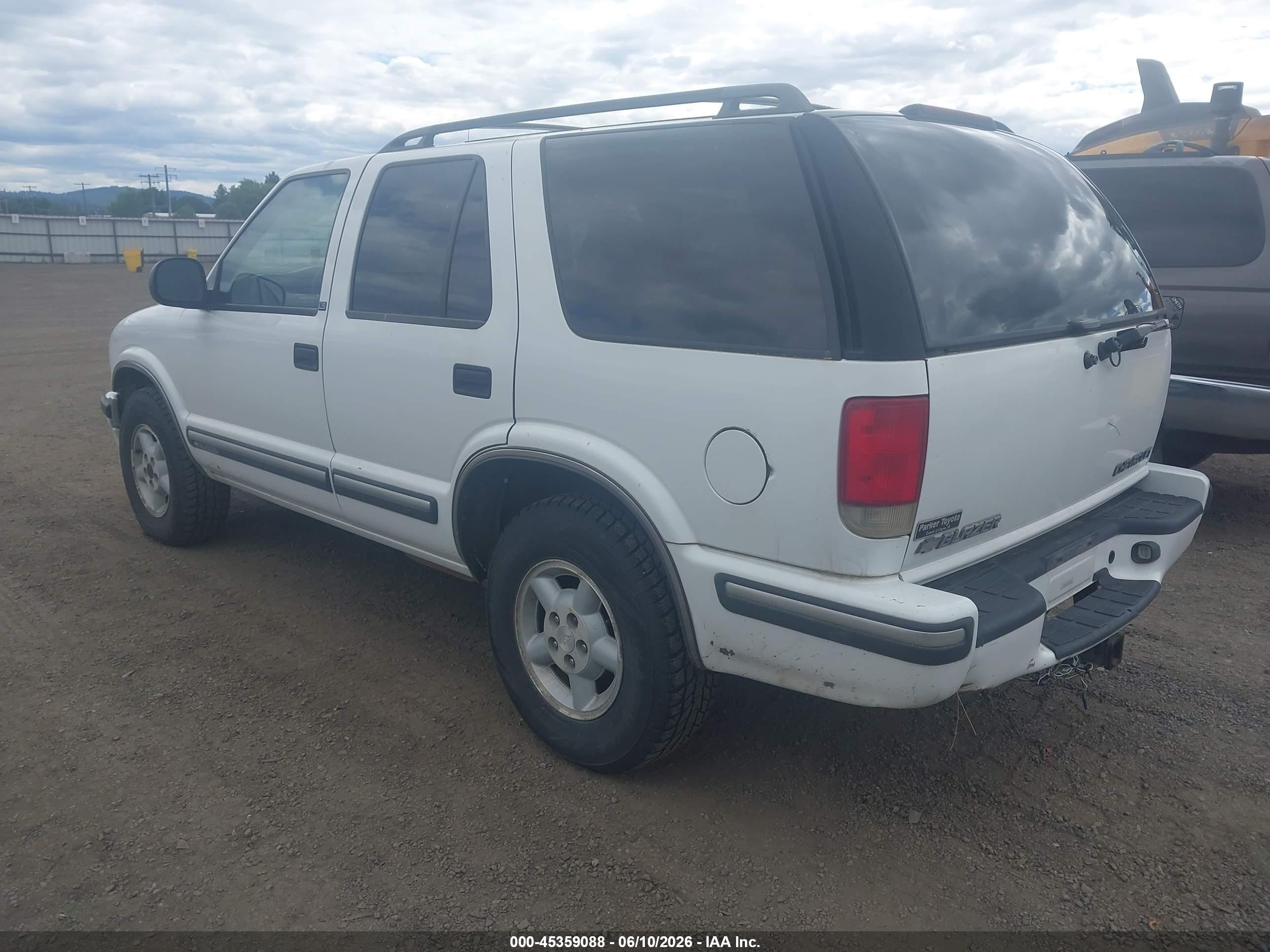 1998 Chevrolet Blazer Ls White vin: 1GNDT13W6W2190941