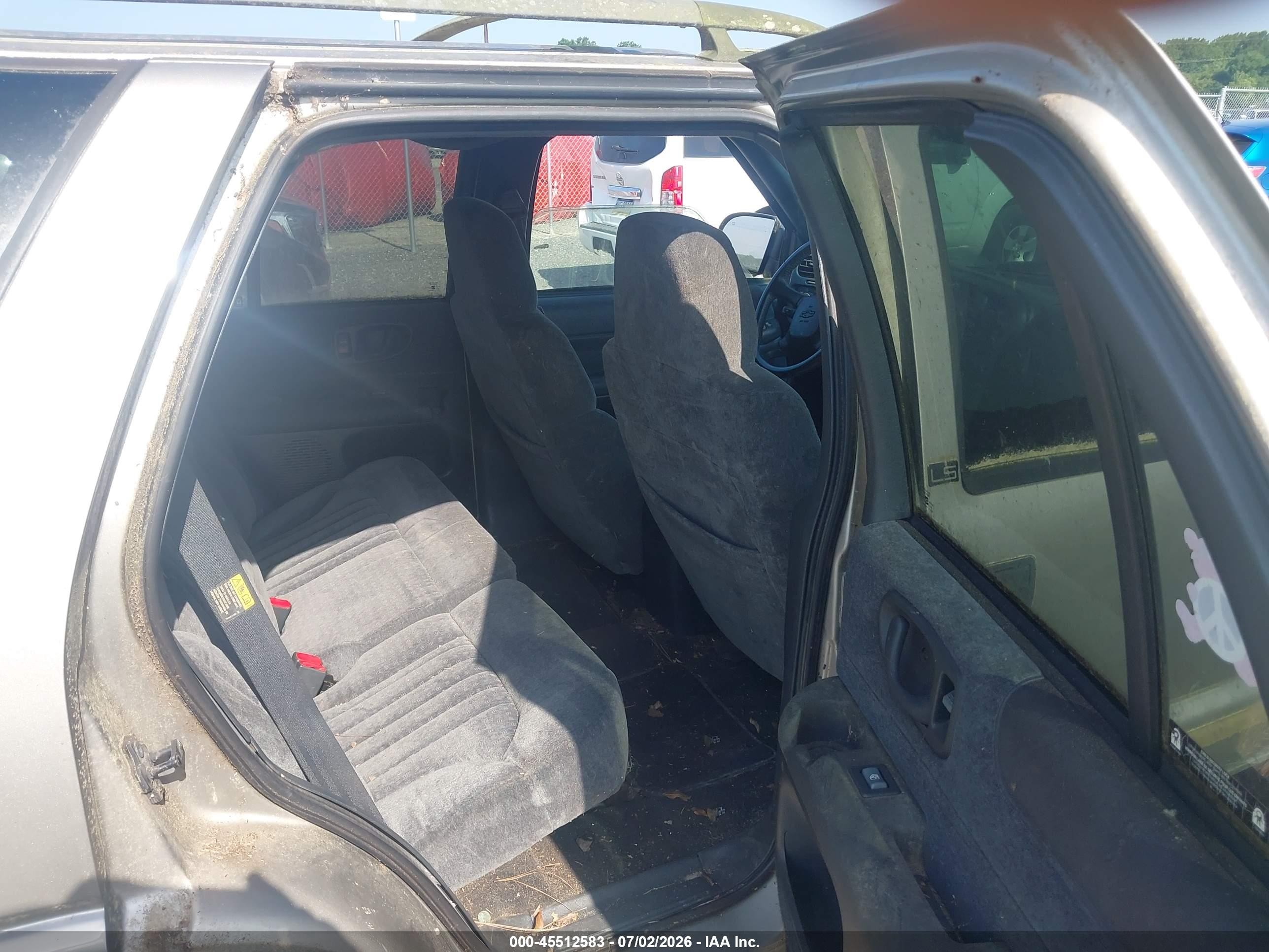 2002 Chevrolet Blazer Ls Gold vin: 1GNDT13W72K226923