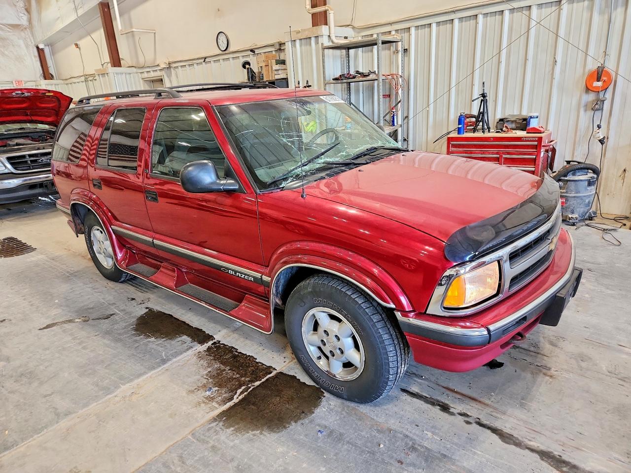 1996 Chevrolet Blazer Maroon vin: 1GNDT13W7T2160648