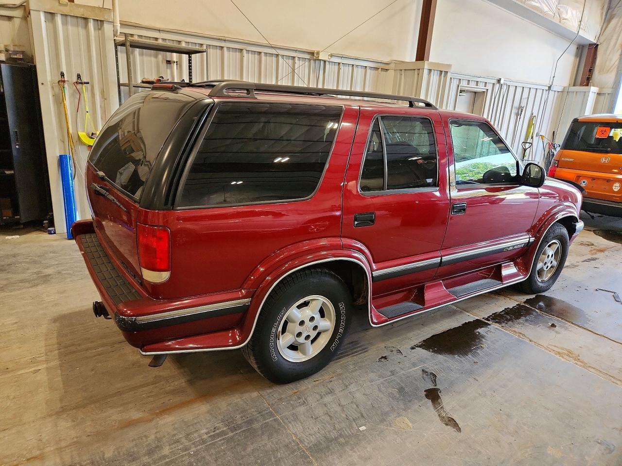 1996 Chevrolet Blazer Maroon vin: 1GNDT13W7T2160648