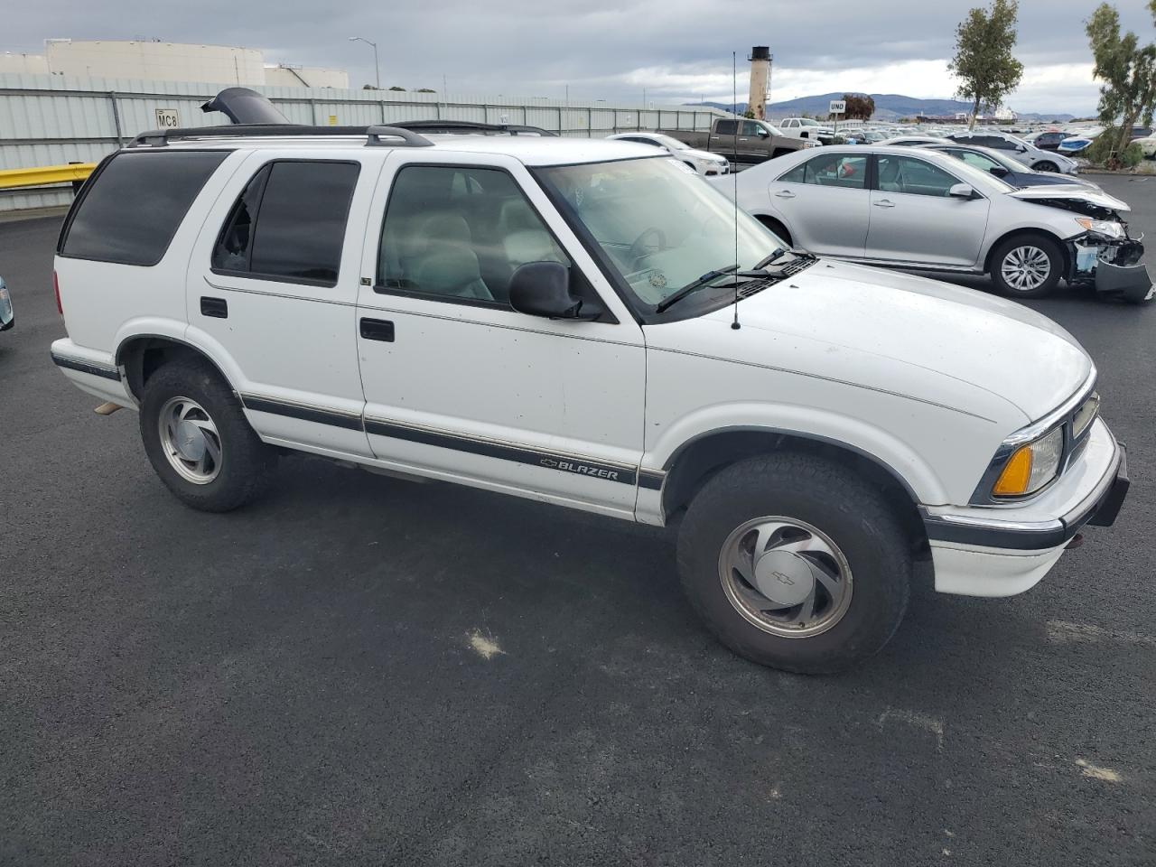 1996 Chevrolet Blazer White vin: 1GNDT13W7T2163632