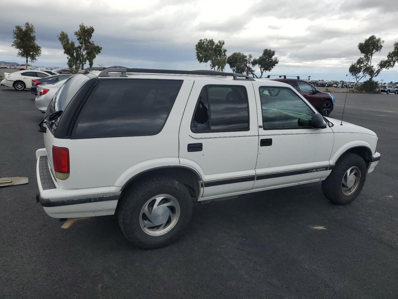 1996 Chevrolet Blazer White vin: 1GNDT13W7T2163632