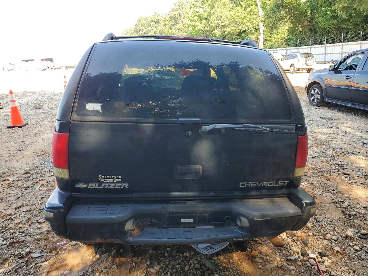 1998 Chevrolet Blazer Black vin: 1GNDT13W7W2214745