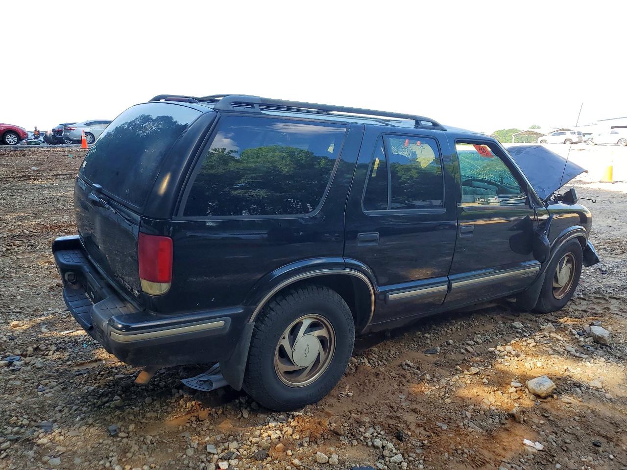 1998 Chevrolet Blazer Black vin: 1GNDT13W7W2214745
