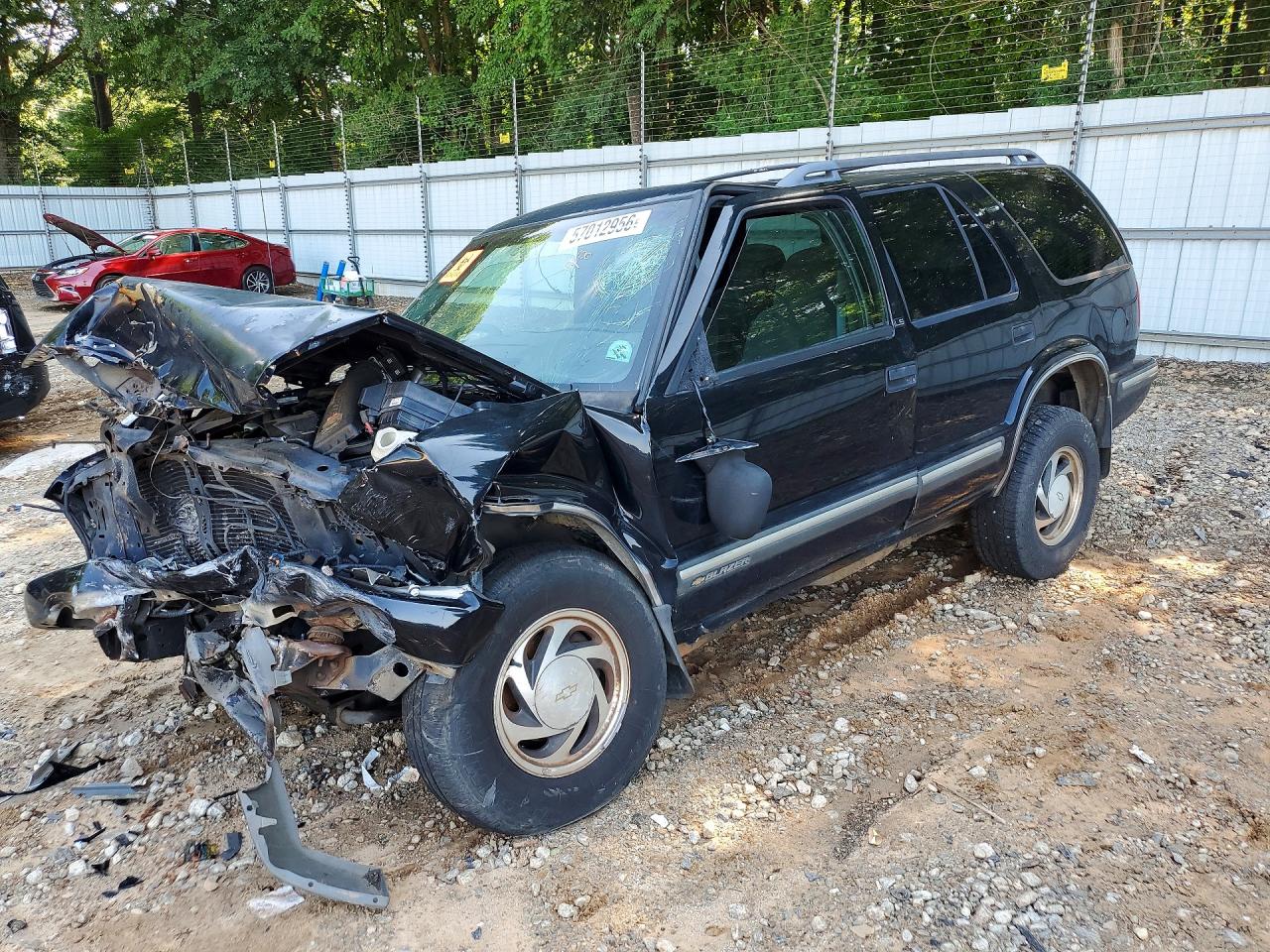 1998 Chevrolet Blazer Black vin: 1GNDT13W7W2214745