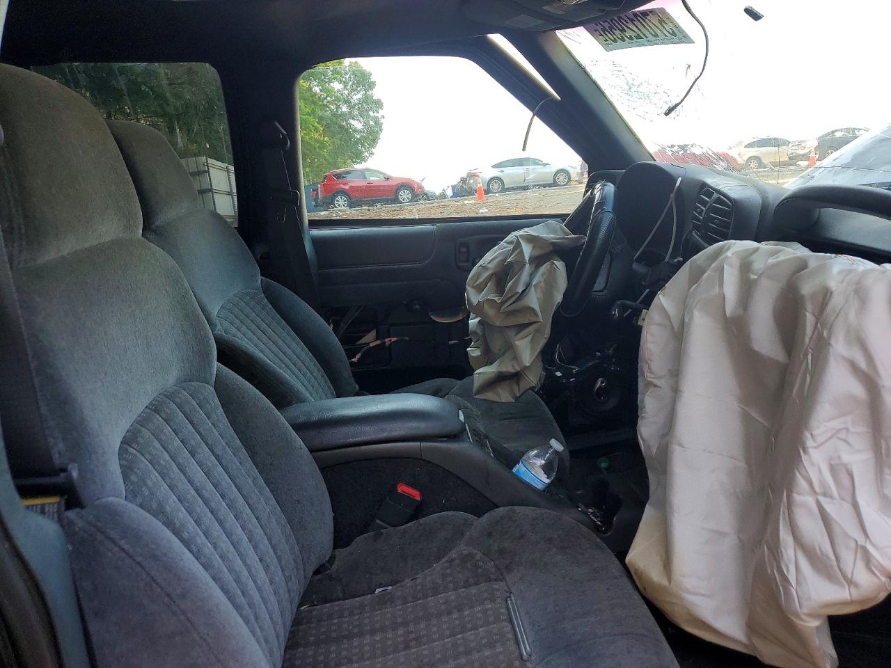 1998 Chevrolet Blazer Black vin: 1GNDT13W7W2214745
