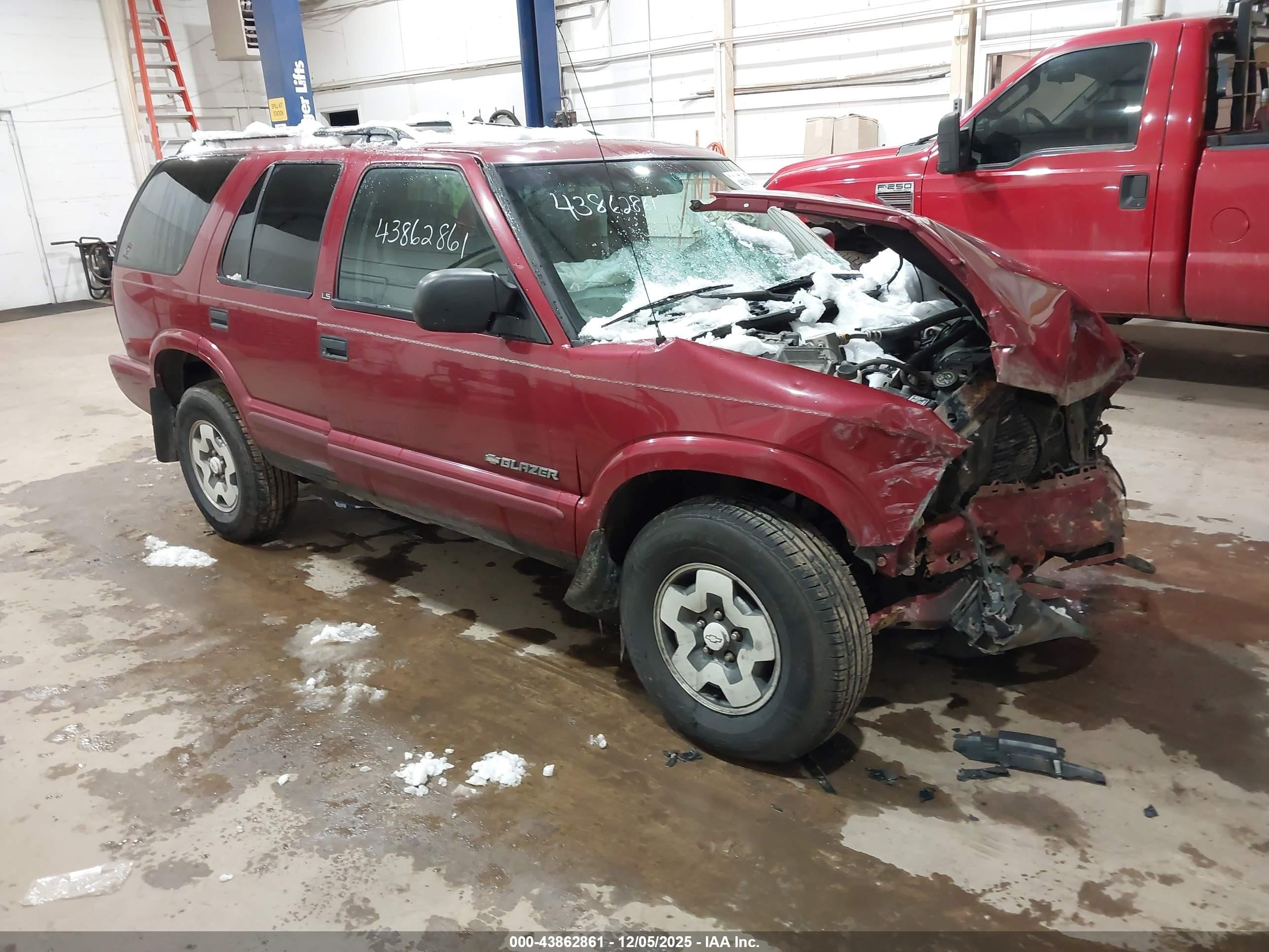 2002 Chevrolet Blazer Ls Burgundy vin: 1GNDT13W82K105902