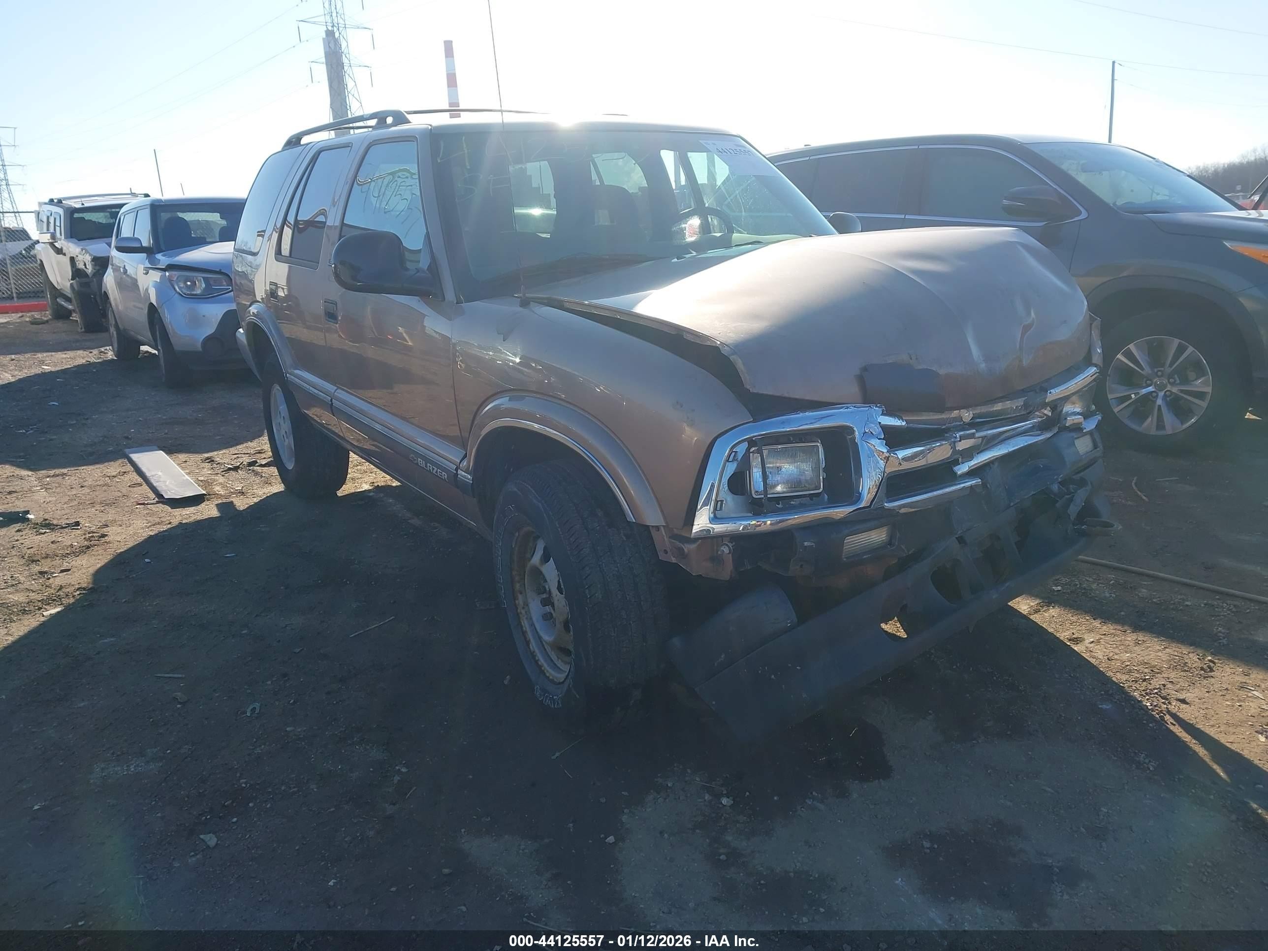 1996 Chevrolet Blazer   Gold vin: 1GNDT13W8T2247278