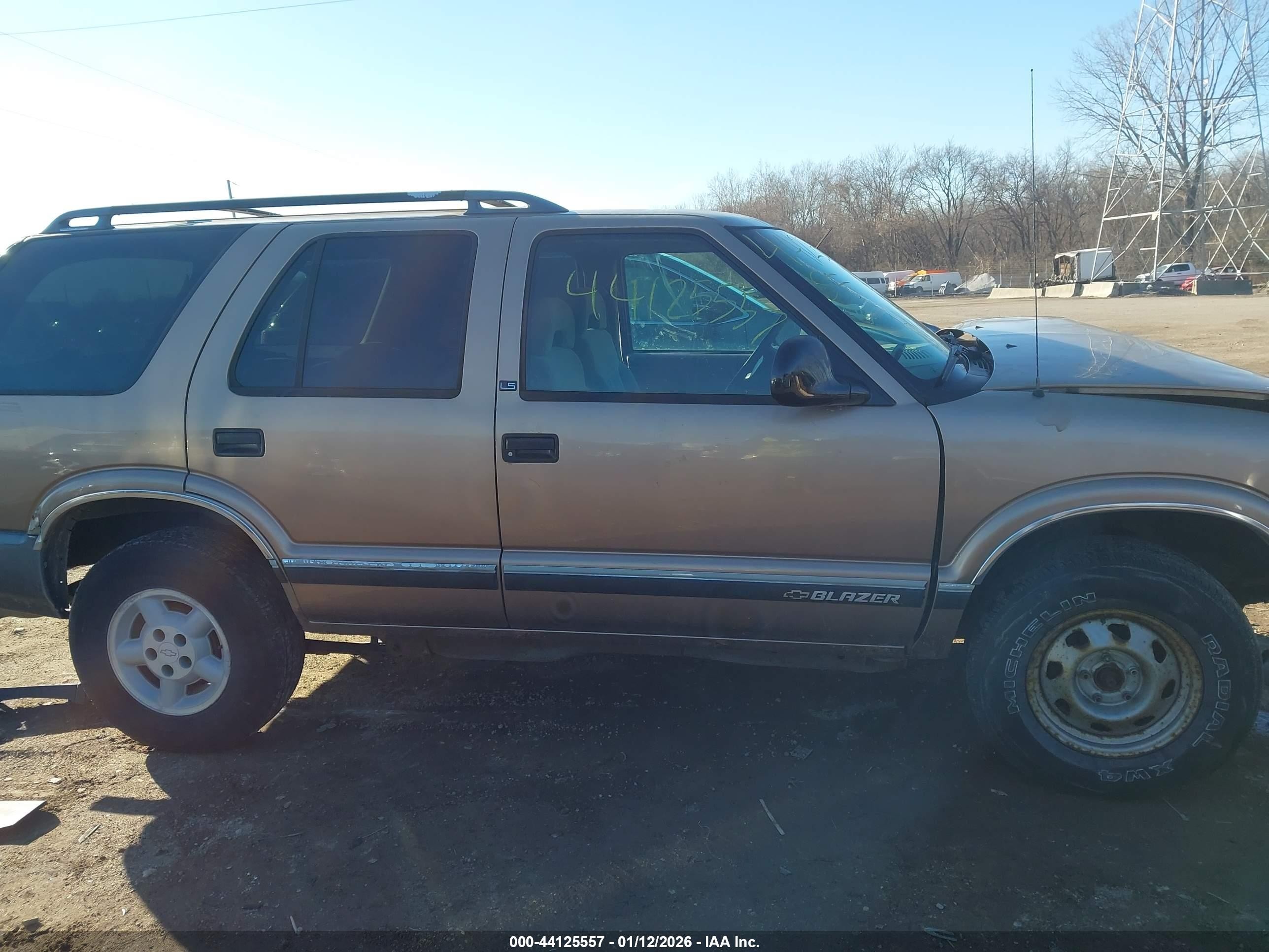 1996 Chevrolet Blazer   Gold vin: 1GNDT13W8T2247278