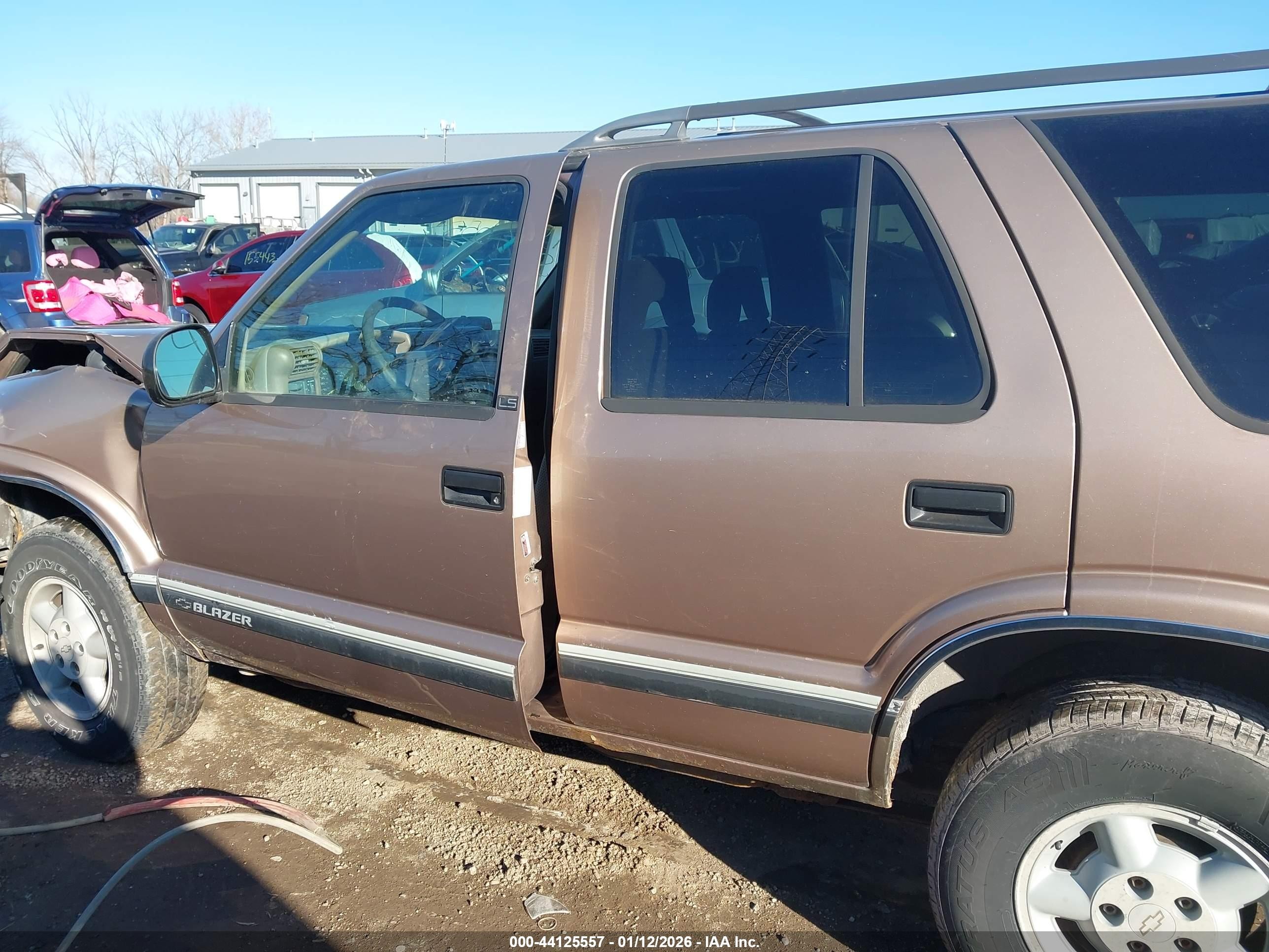 1996 Chevrolet Blazer   Gold vin: 1GNDT13W8T2247278