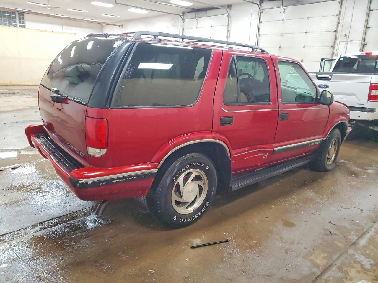 1997 Chevrolet Blazer Red vin: 1GNDT13W8V2140122